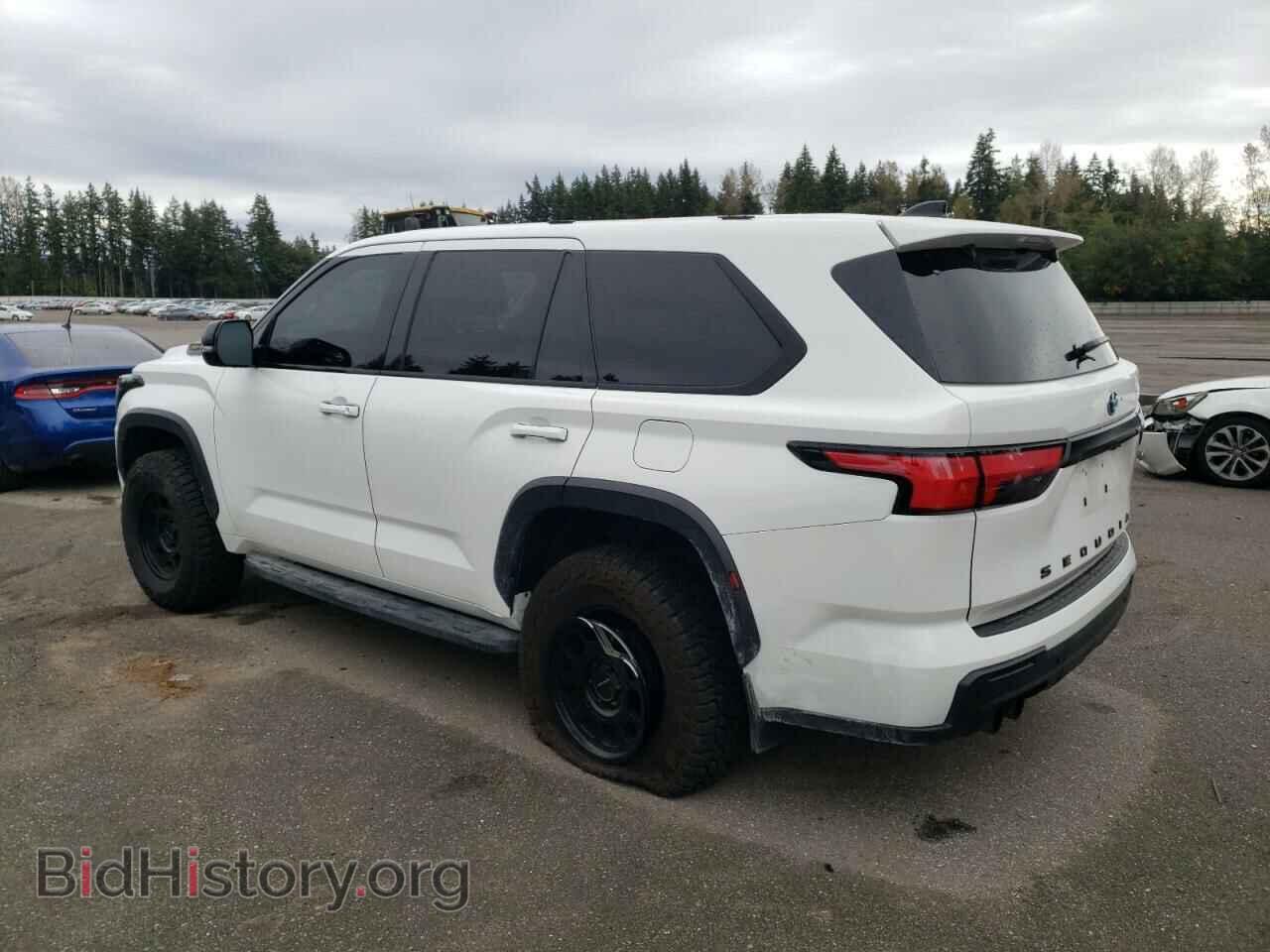 2023 TOYOTA SEQUOIA - VIN: 7SVAAABA6PX013064 - Фото 2