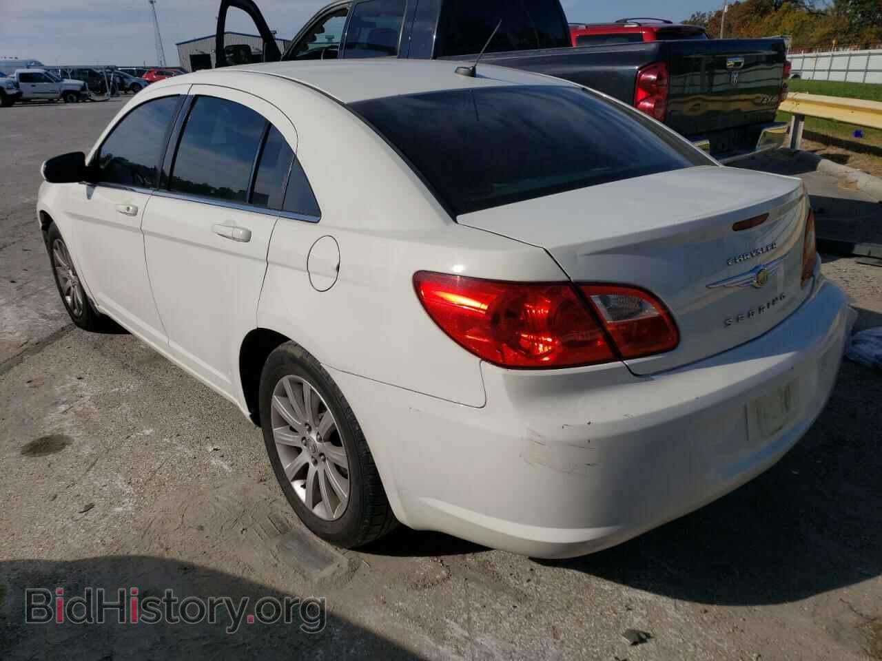 2010 CHRYSLER SEBRING - VIN: 1C3CC5FBXAN125882 - Фото 2