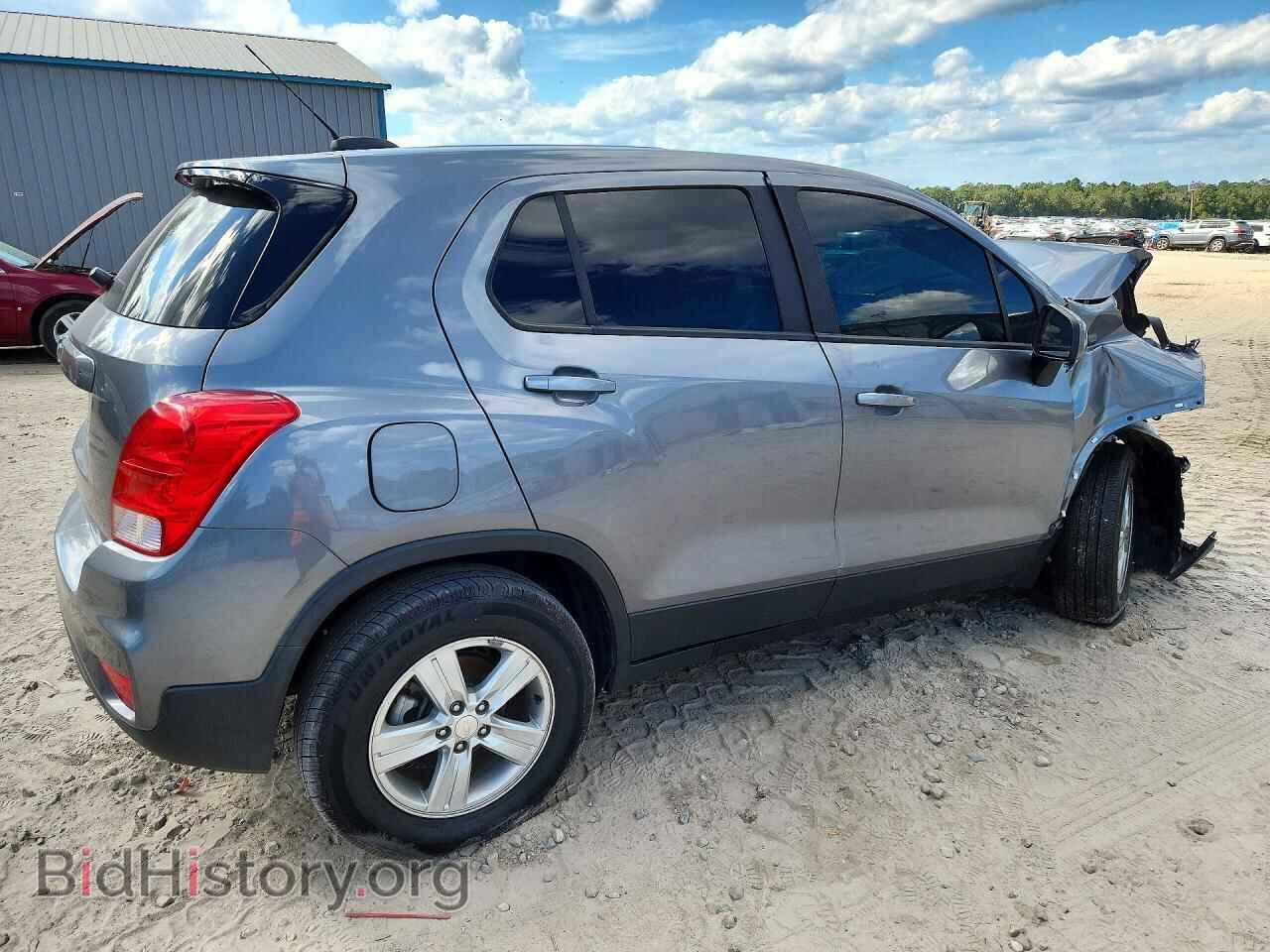 2020 Chevrolet TRAX (VIN 3GNCJNSBXLL277596) — photo 3 of 15