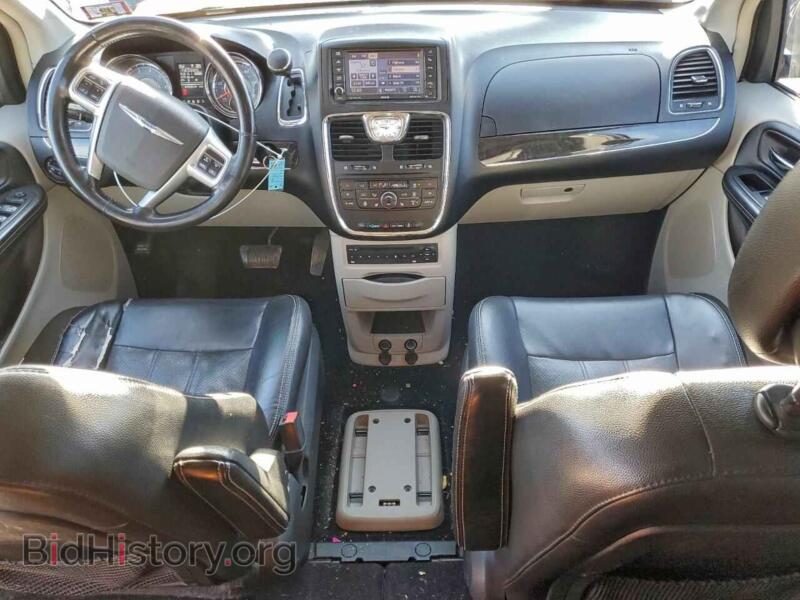 2011 Chrysler MINIVAN (VIN 2A4RR8DG7BR782528) — photo 8 of 13