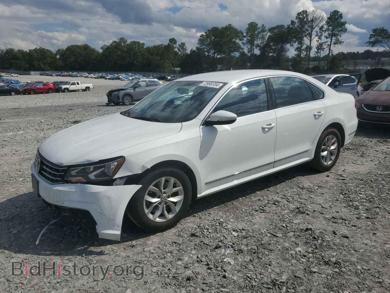 Фотография 1VWAT7A30HC025243 - VOLKSWAGEN PASSAT 2017