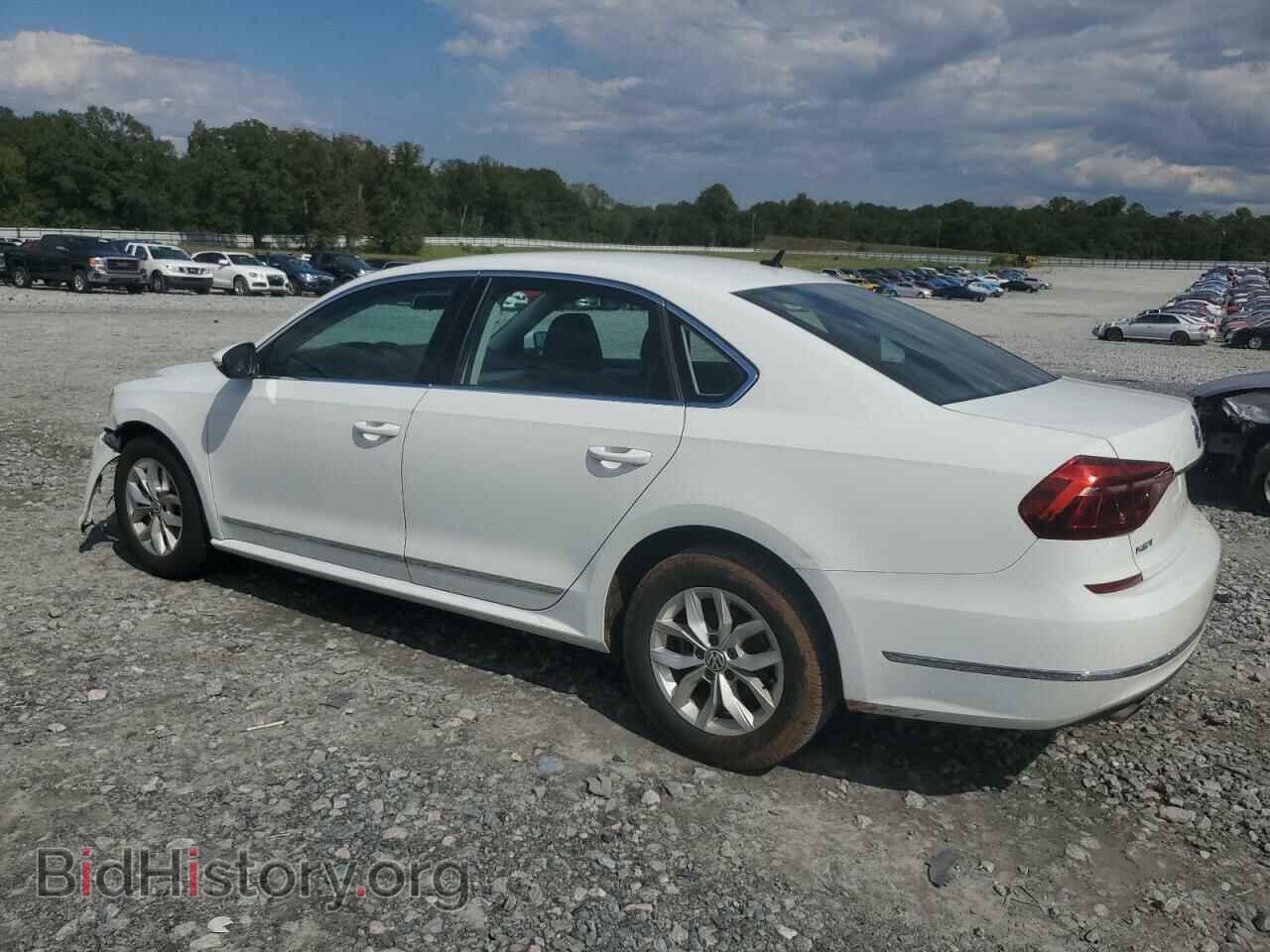 2017 VOLKSWAGEN PASSAT - VIN: 1VWAT7A30HC025243 - Фото 2