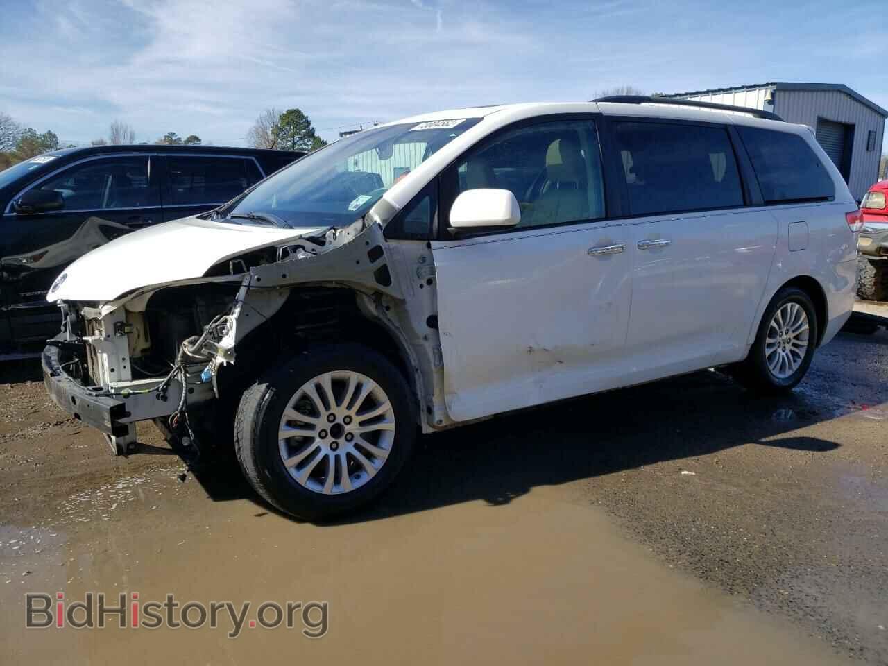 Photo 5TDYK3DC1BS101910 - TOYOTA SIENNA 2011