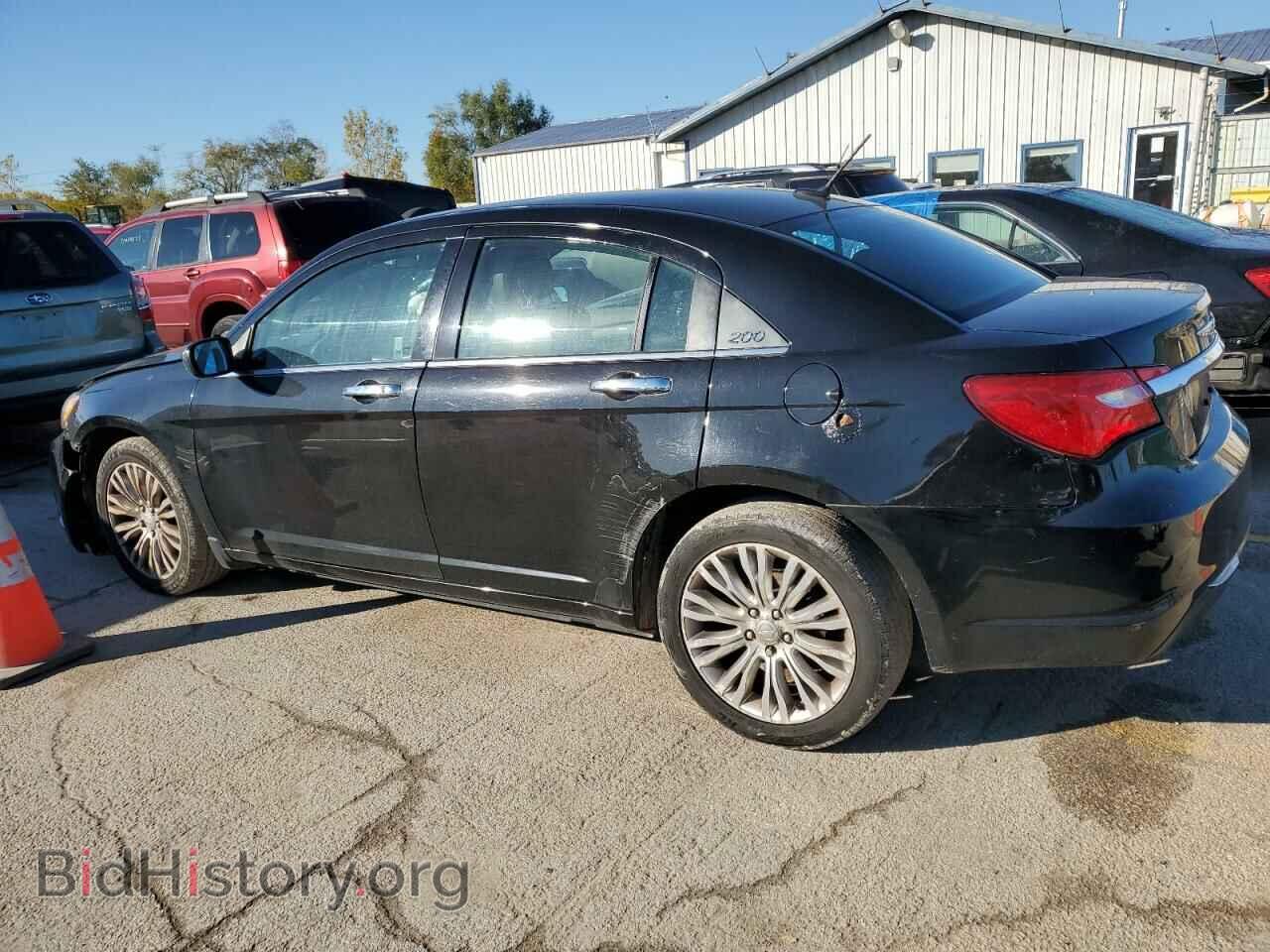 2011 CHRYSLER 200 - VIN: 1C3BC2FG2BN607365 - Фото 2