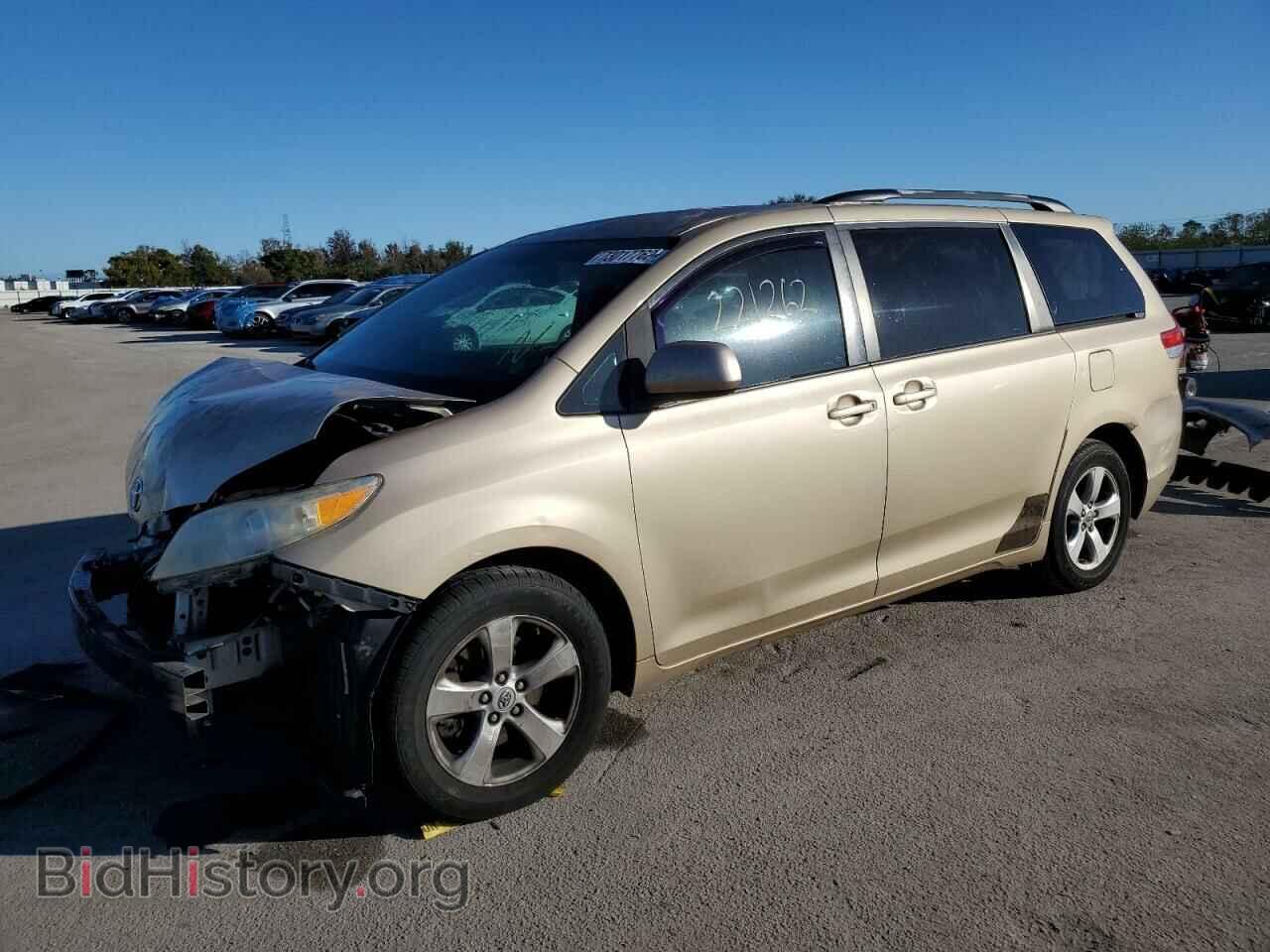 Photo 5TDKK3DCXBS026162 - TOYOTA SIENNA 2011