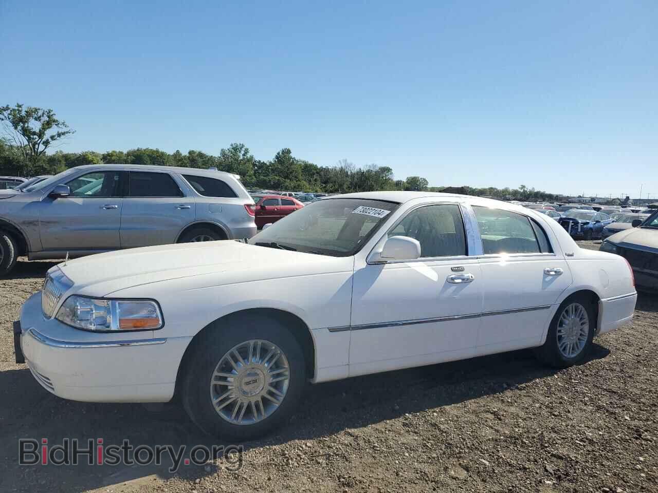 Photo 2LNBL8CV8AX623113 - LINCOLN TOWNCAR 2010