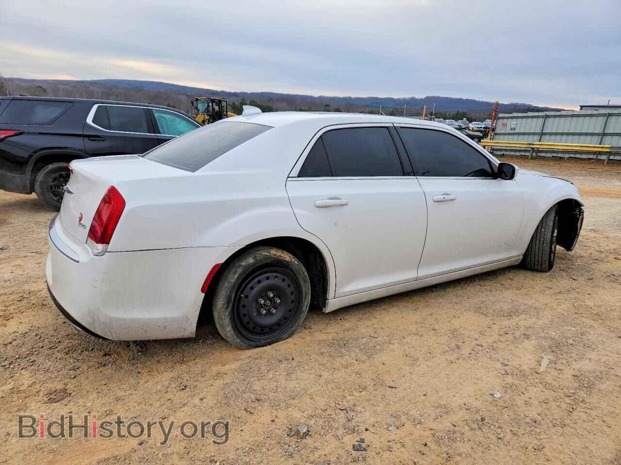2016 CHRYSLER 300 - VIN: 2C3CCAAG3GH252843 - Фото 3