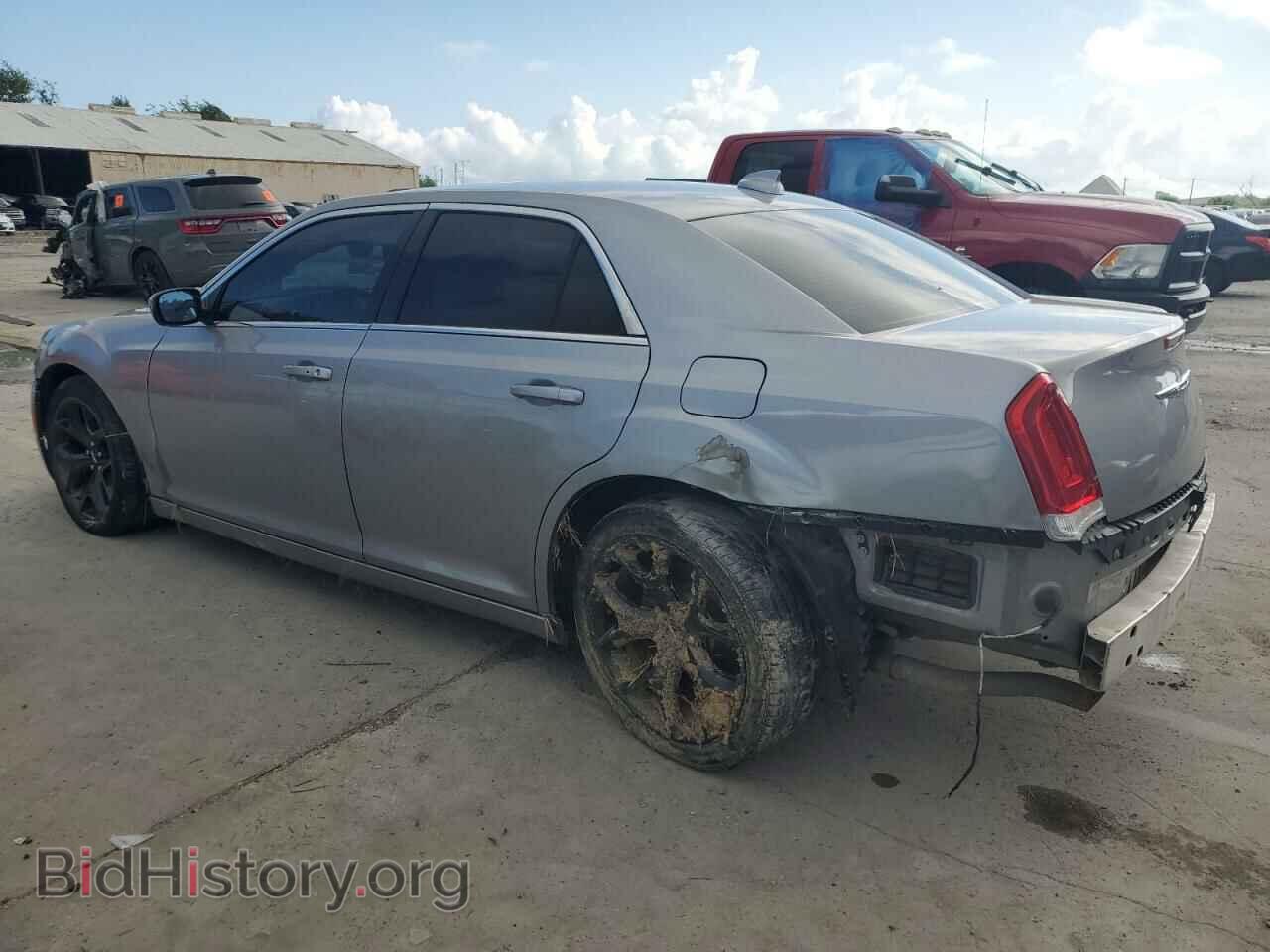 2017 CHRYSLER 300 - VIN: 2C3CCAAG3HH577512 - Фото 2