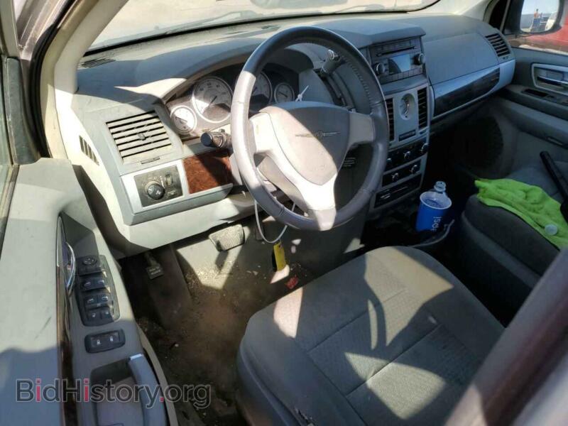2010 Chrysler MINIVAN (VIN 2A4RR5D13AR359020) — photo 8 of 13