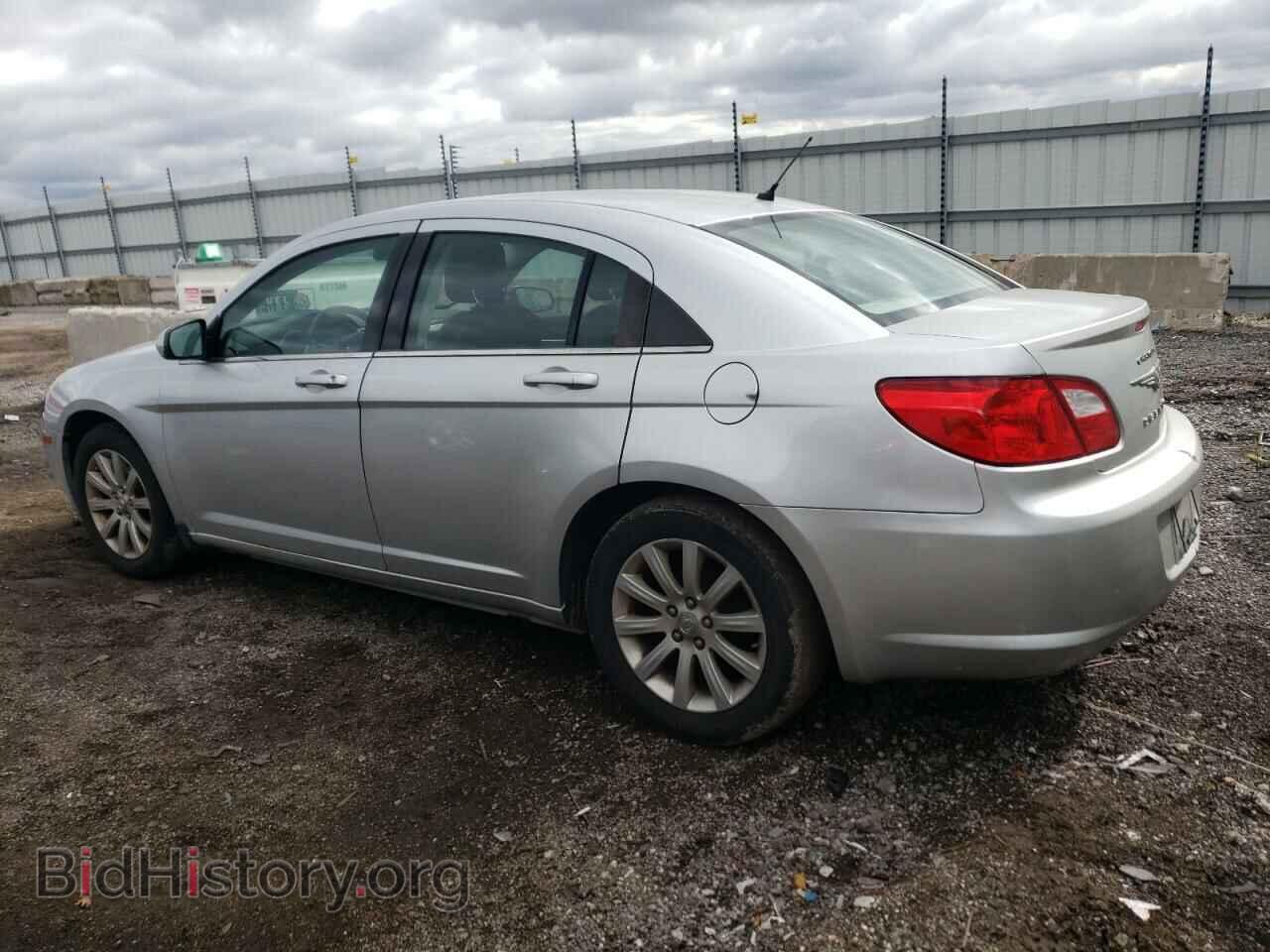 2010 CHRYSLER SEBRING - VIN: 1C3CC5FB4AN179341 - Фото 2