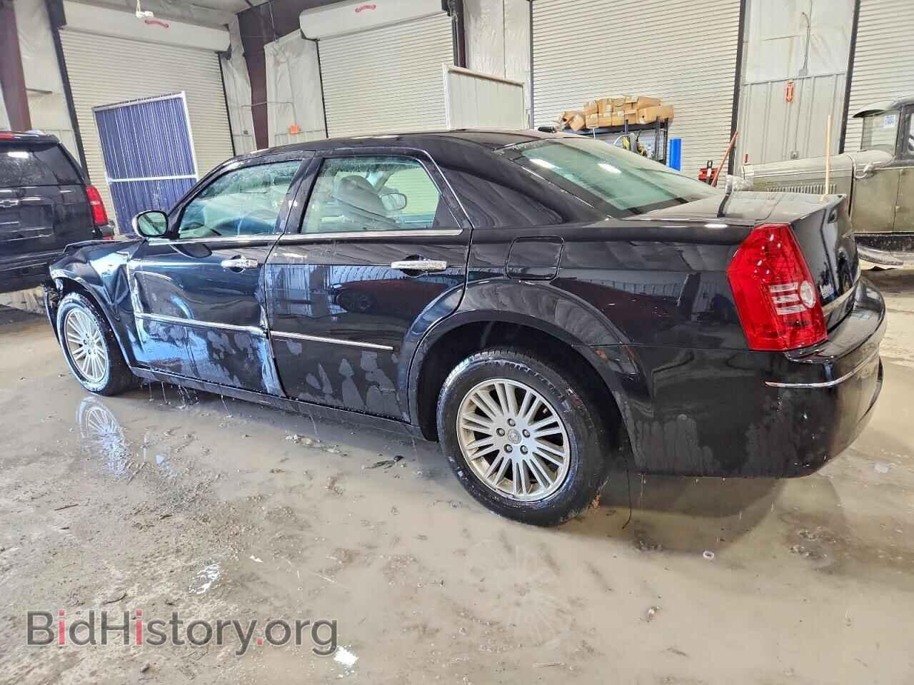 2010 CHRYSLER 300 - VIN: 2C3CA1CV9AH329286 - Фото 2