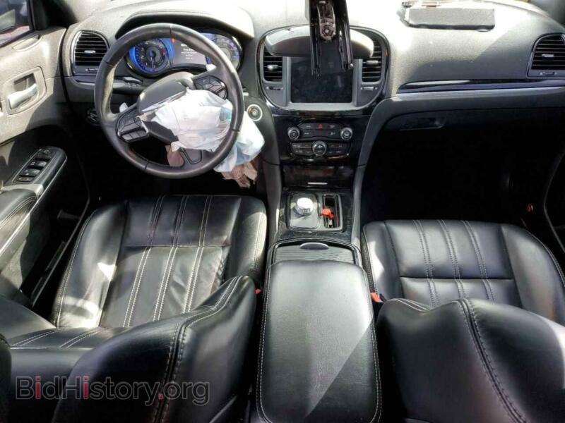 2017 Chrysler 300 (VIN 2C3CCAGG5HH588308) — photo 8 of 12