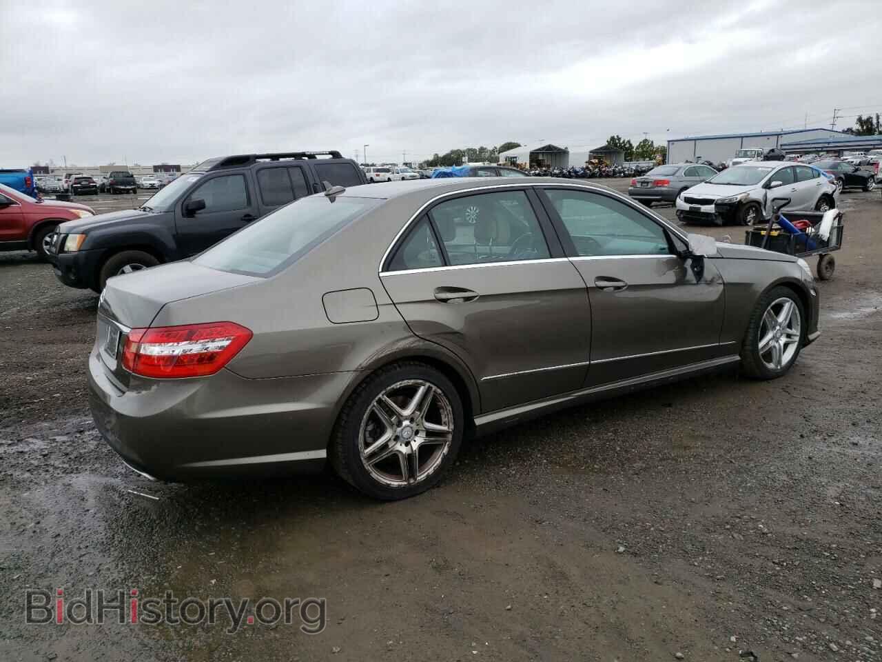 2011 MERCEDES-BENZ E-CLASS - VIN: WDDHF5GBXBA439490 - Фото 3