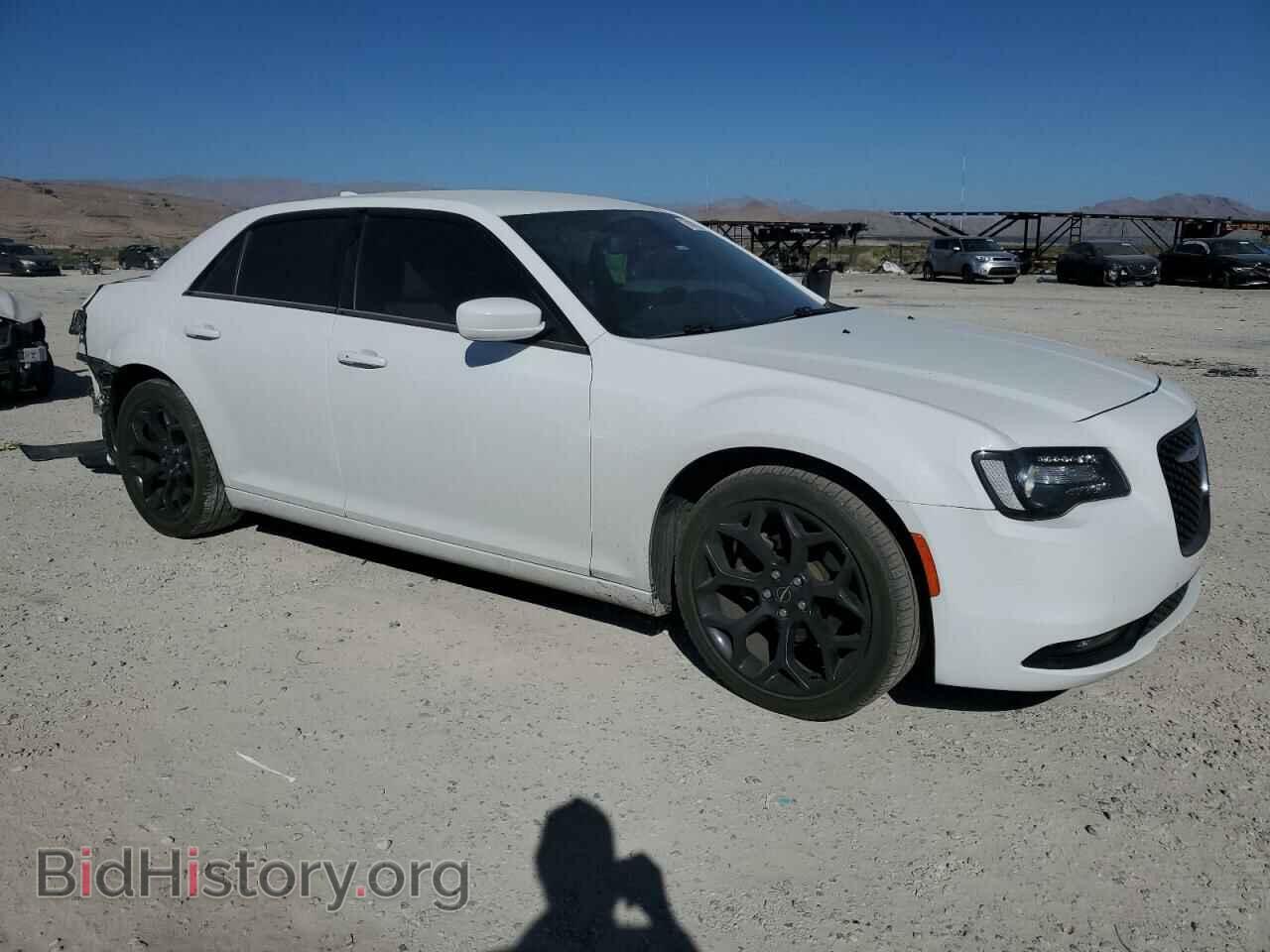2019 CHRYSLER 300 - VIN: 2C3CCABG8KH689261 - Фото 4