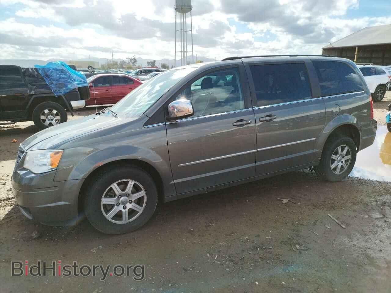 Photo 2A4RR8D12AR398912 - CHRYSLER MINIVAN 2010