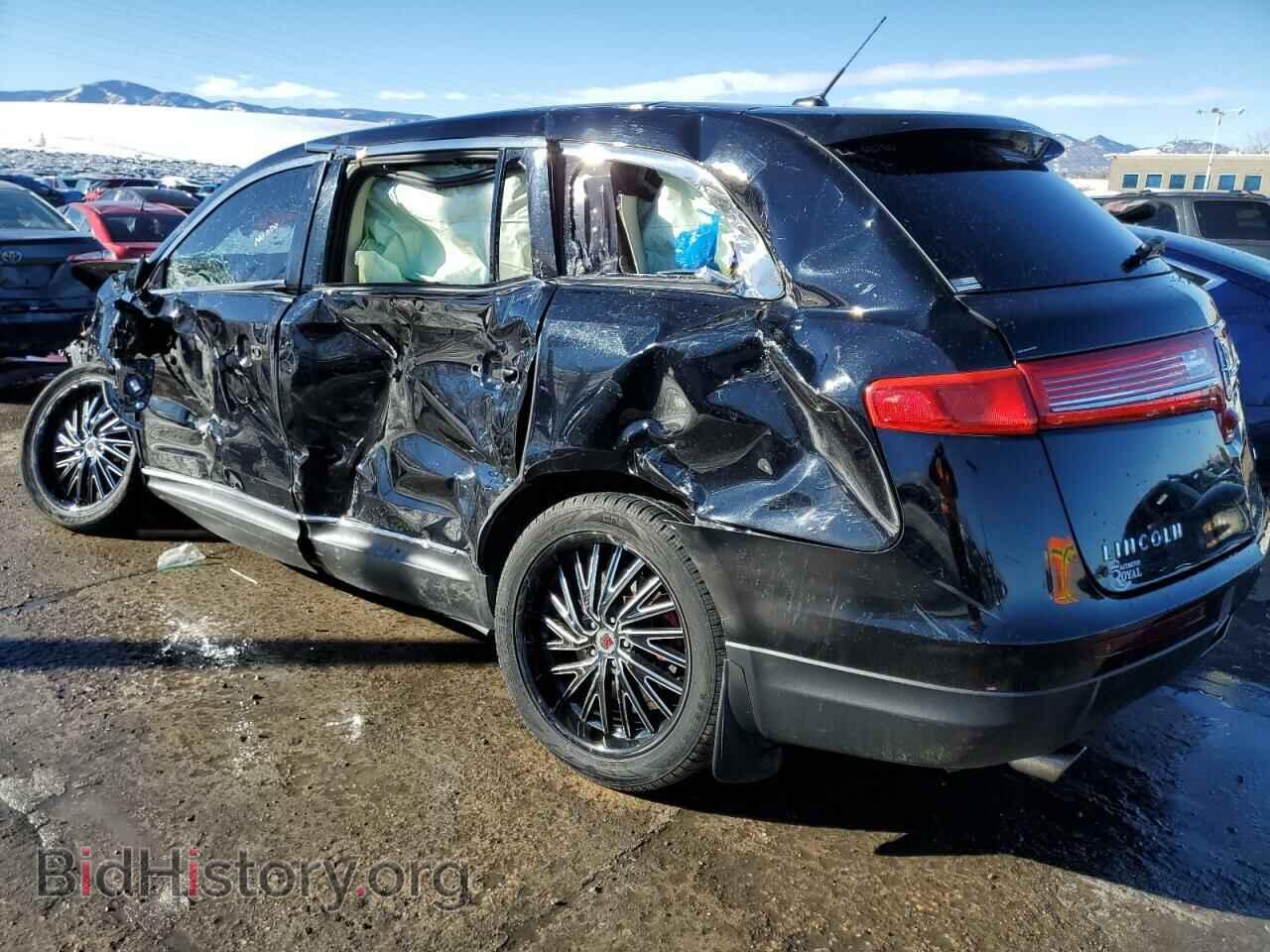 2017 LINCOLN MKT - VIN: 2LMHJ5AT7HBL00778 - Фото 2