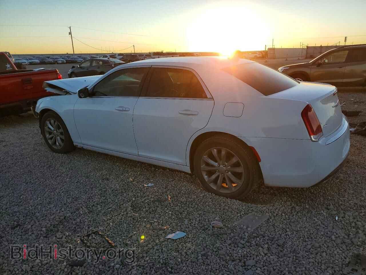 2016 CHRYSLER 300 - VIN: 2C3CCARG2GH190906 - Фото 2