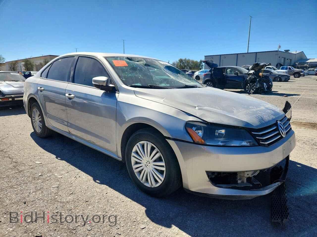 2014 Volkswagen PASSAT (VIN 1VWAT7A30EC068637) — фото 4 из 13