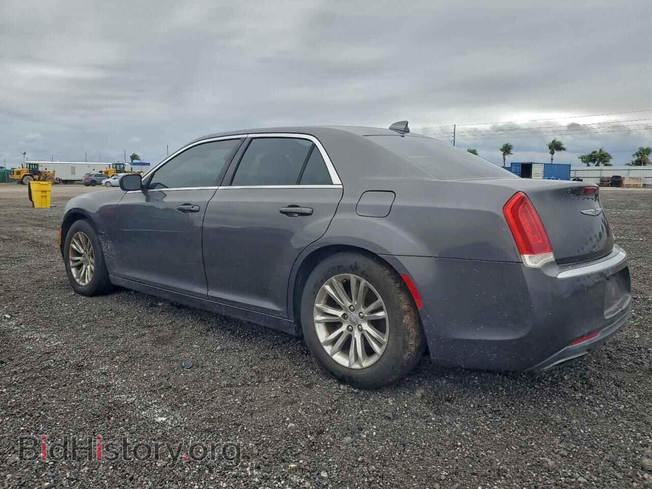 2017 CHRYSLER 300 - VIN: 2C3CCAAG1HH505921 - Фото 2