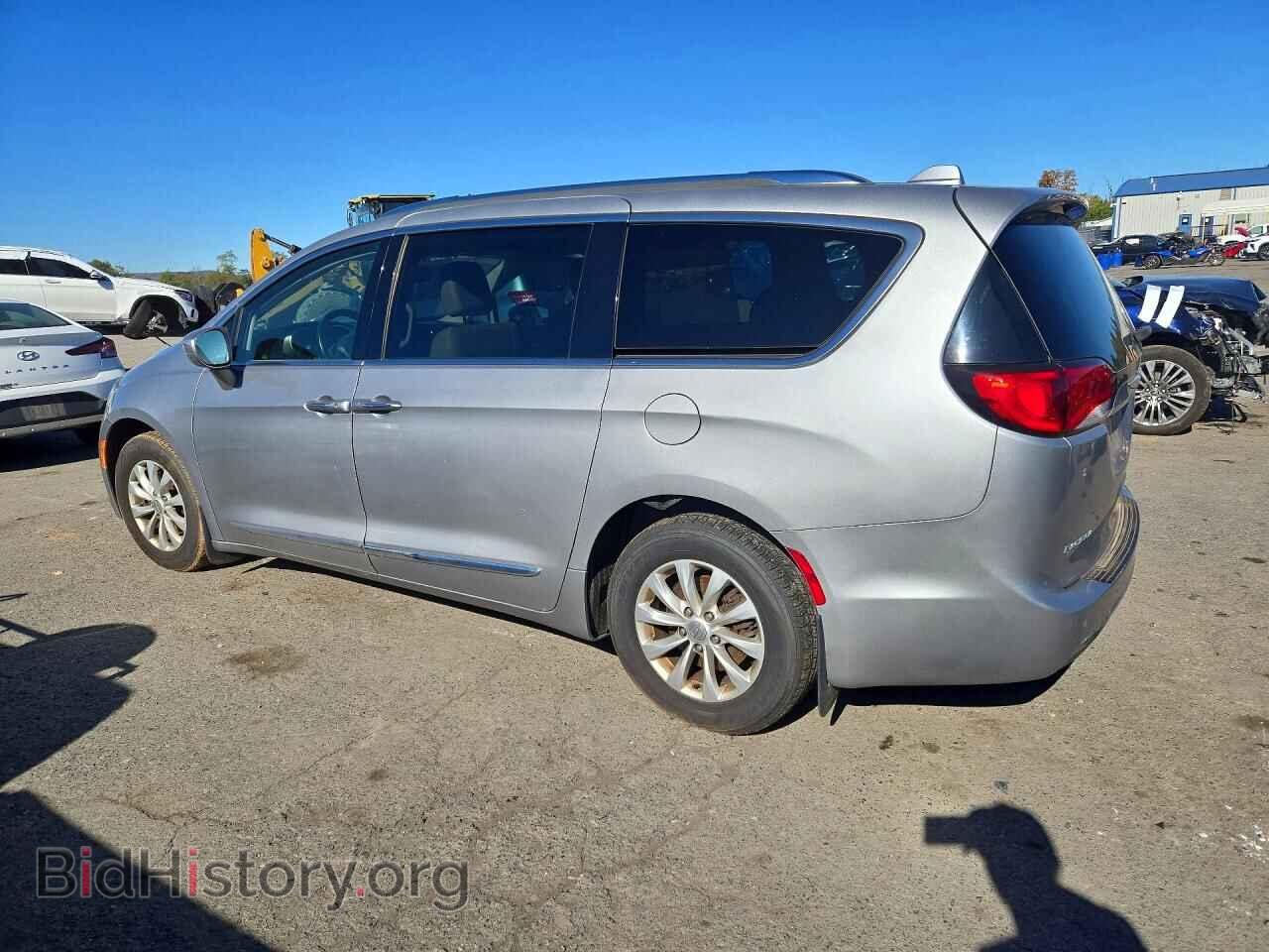 2018 Chrysler PACIFICA (VIN 2C4RC1BG8JR212330) — фото 2 из 13