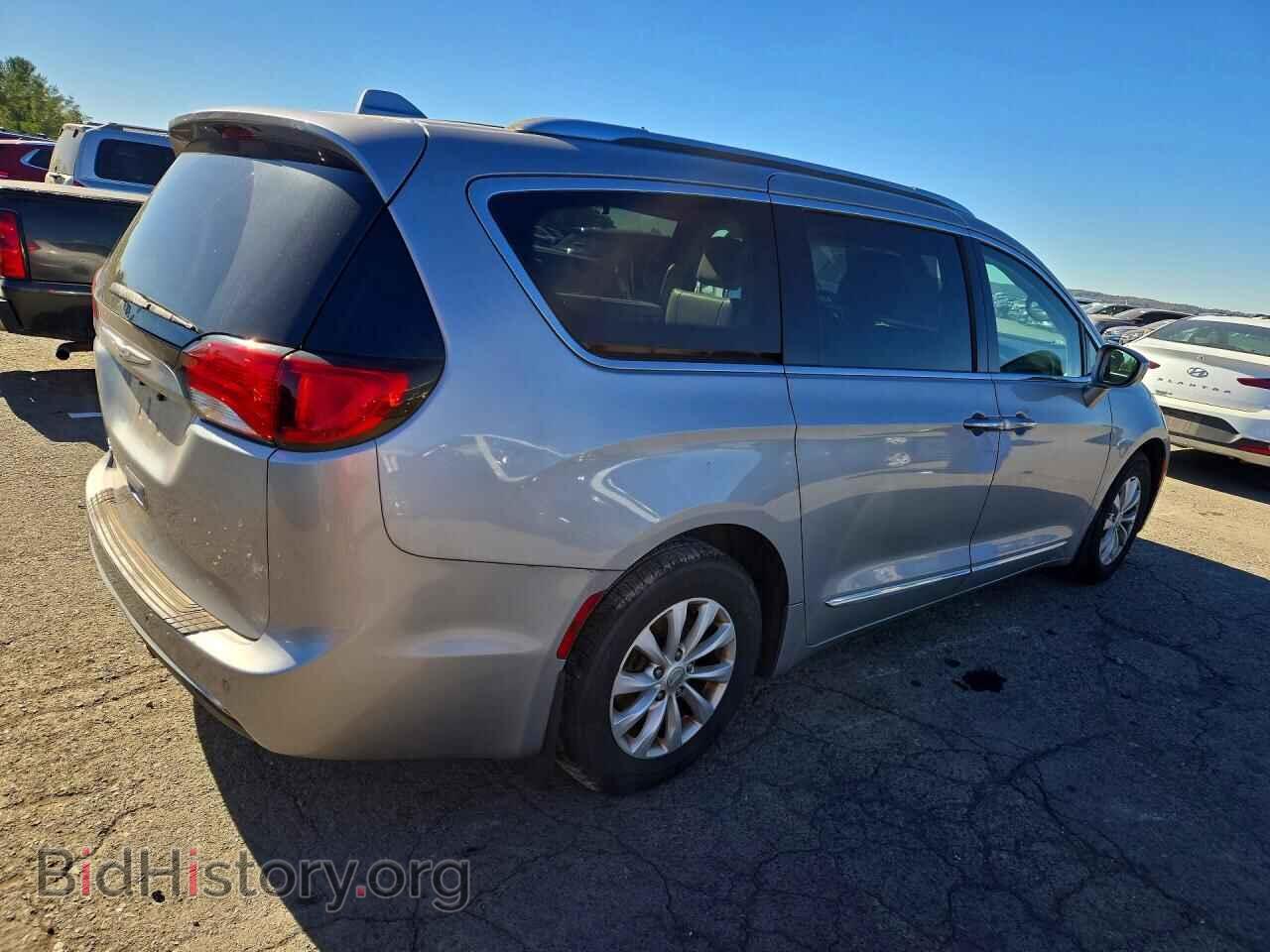 2018 Chrysler PACIFICA (VIN 2C4RC1BG8JR212330) — фото 3 из 13