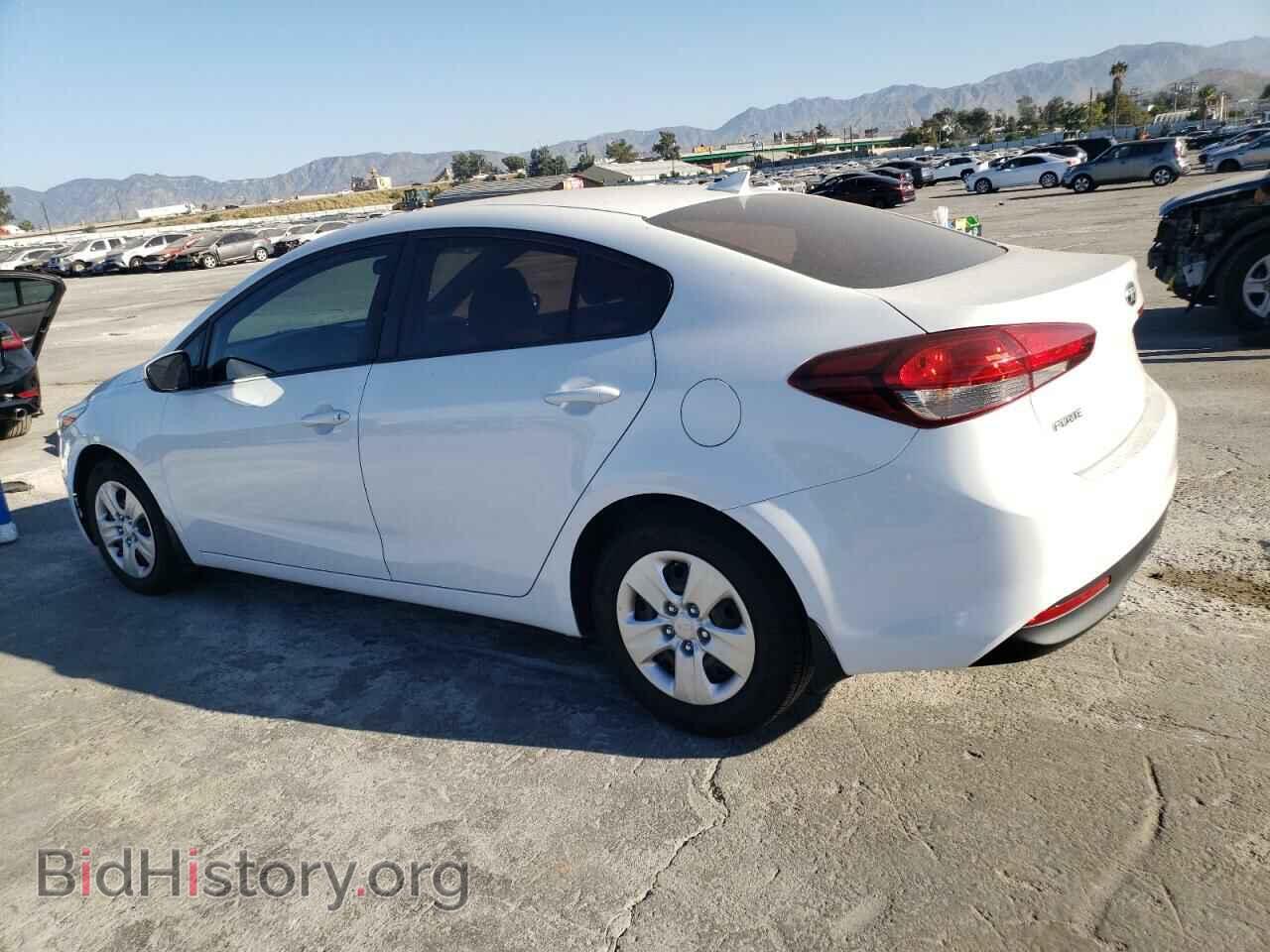 2017 KIA FORTE - VIN: 3KPFK4A78HE057573 - Photo 2