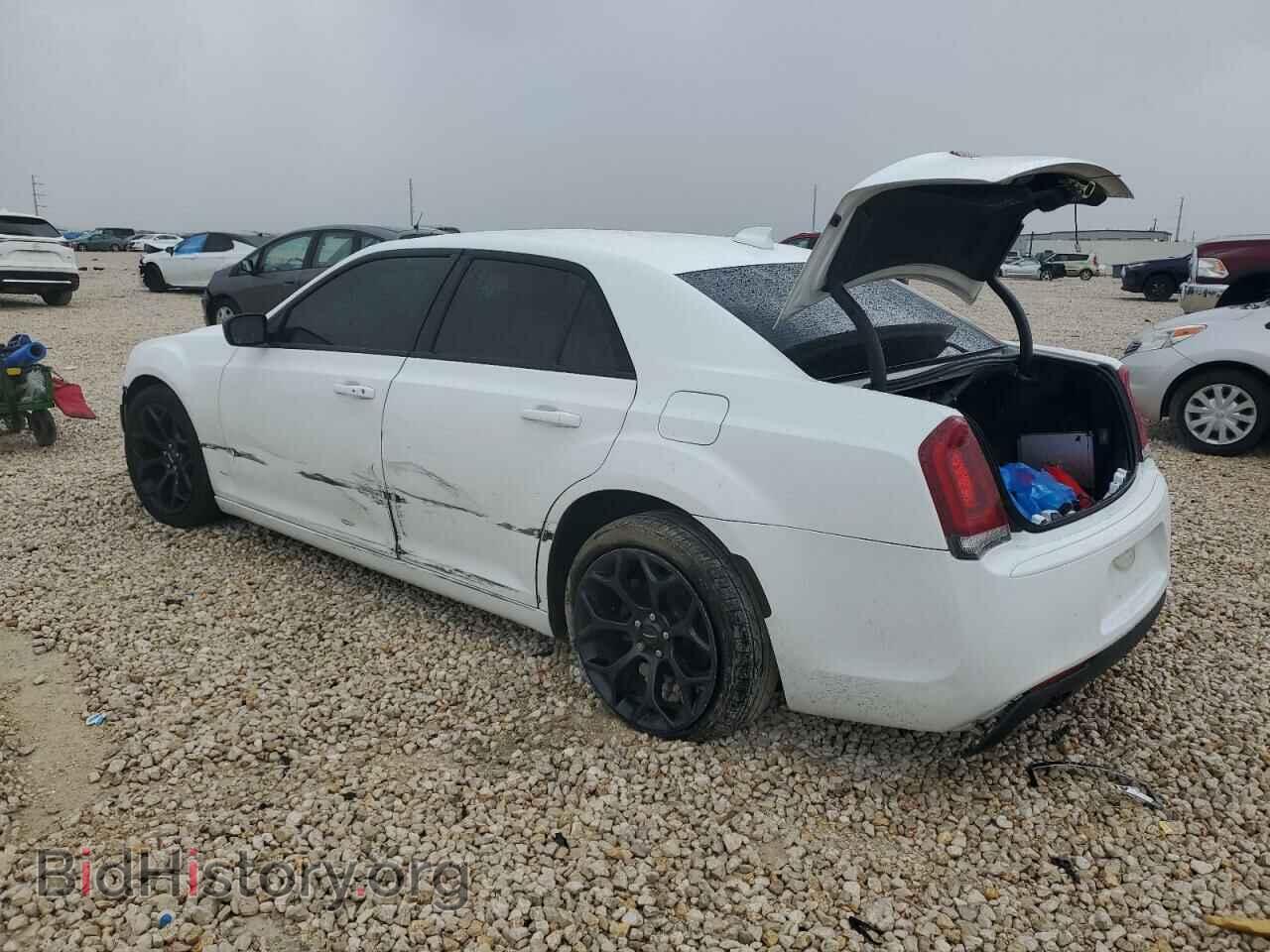2019 CHRYSLER 300 - VIN: 2C3CCAAG5KH500843 - Фото 2