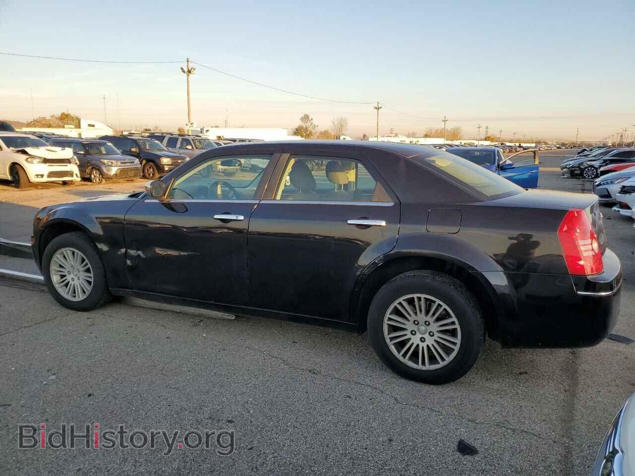 2010 CHRYSLER 300 - VIN: 2C3CA4CD8AH105161 - Фото 2