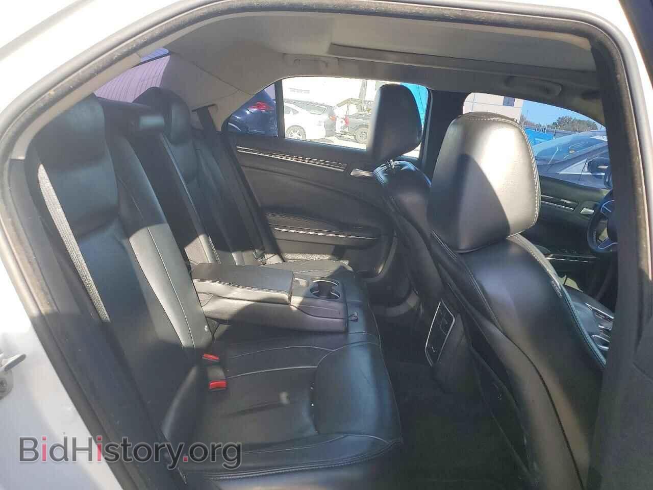 2016 CHRYSLER 300 - VIN: 2C3CCAAG8GH223631 - Фото 10