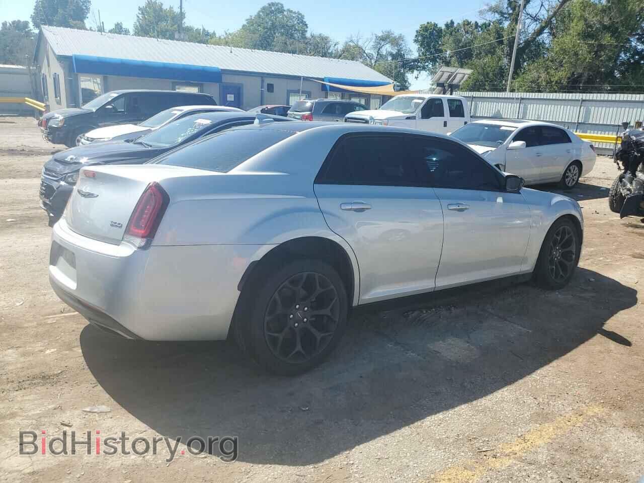 2019 CHRYSLER 300 - VIN: 2C3CCAAG1KH580464 - Фото 3