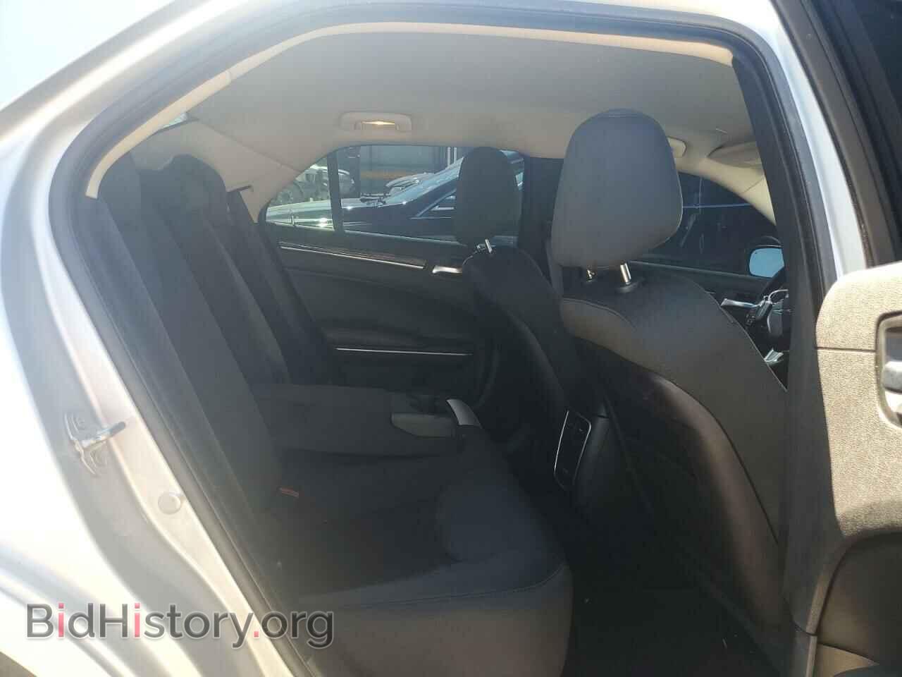 2019 CHRYSLER 300 - VIN: 2C3CCAAG1KH580464 - Фото 10