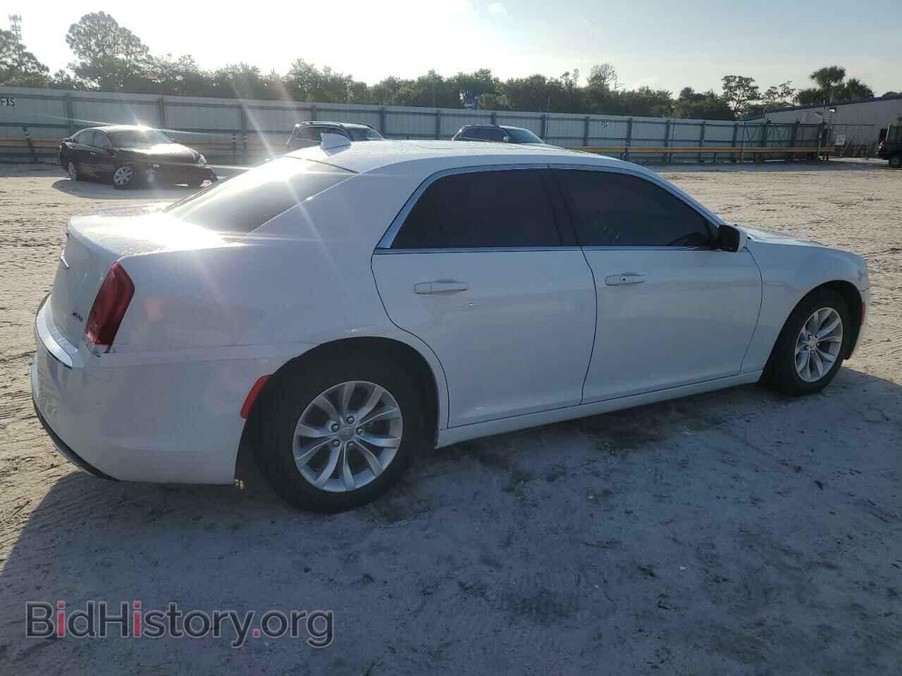 2015 CHRYSLER 300 - VIN: 2C3CCAAG3FH930537 - Фото 3