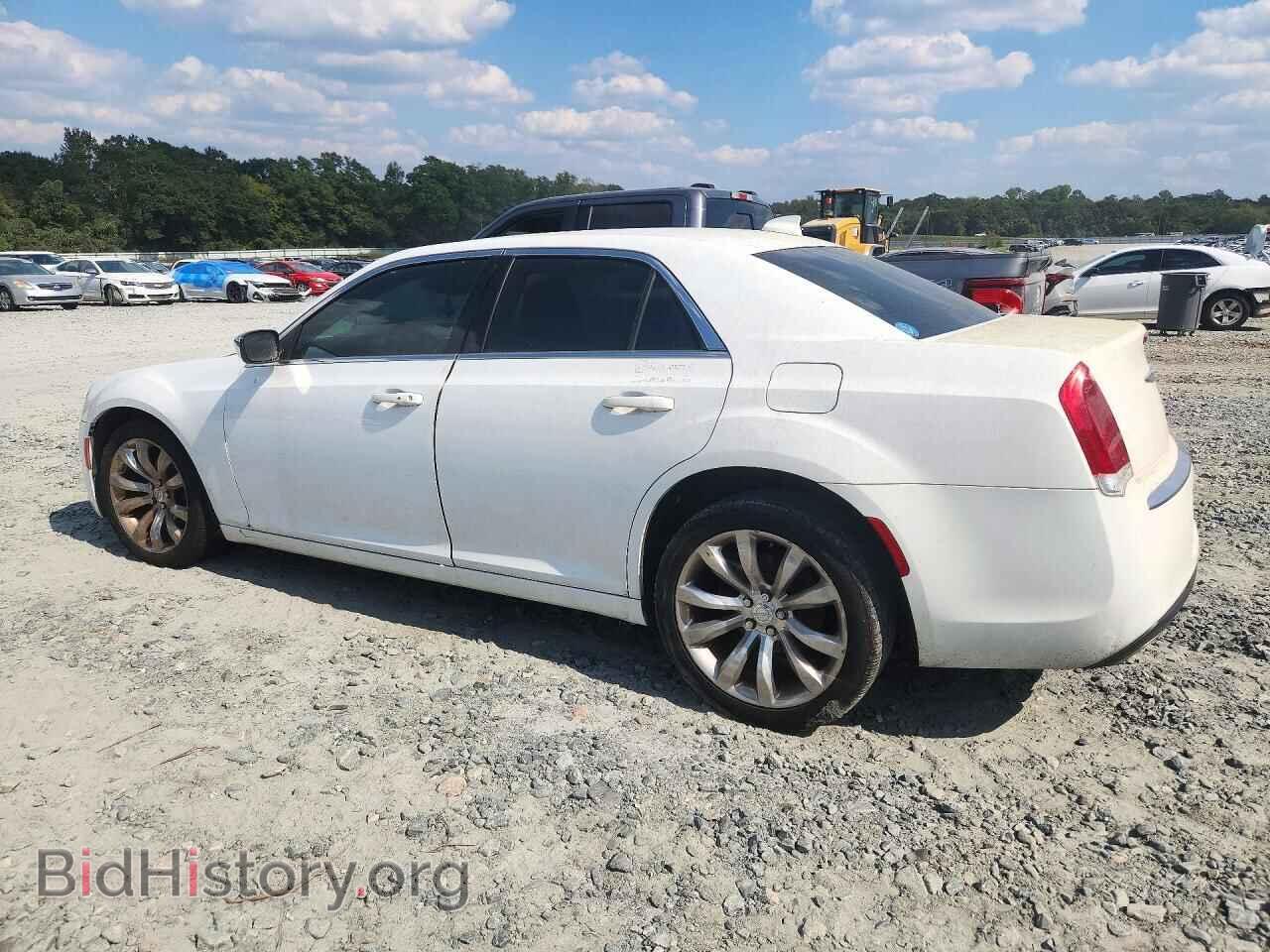2019 CHRYSLER 300 - VIN: 2C3CCAAG2KH590002 - Фото 2
