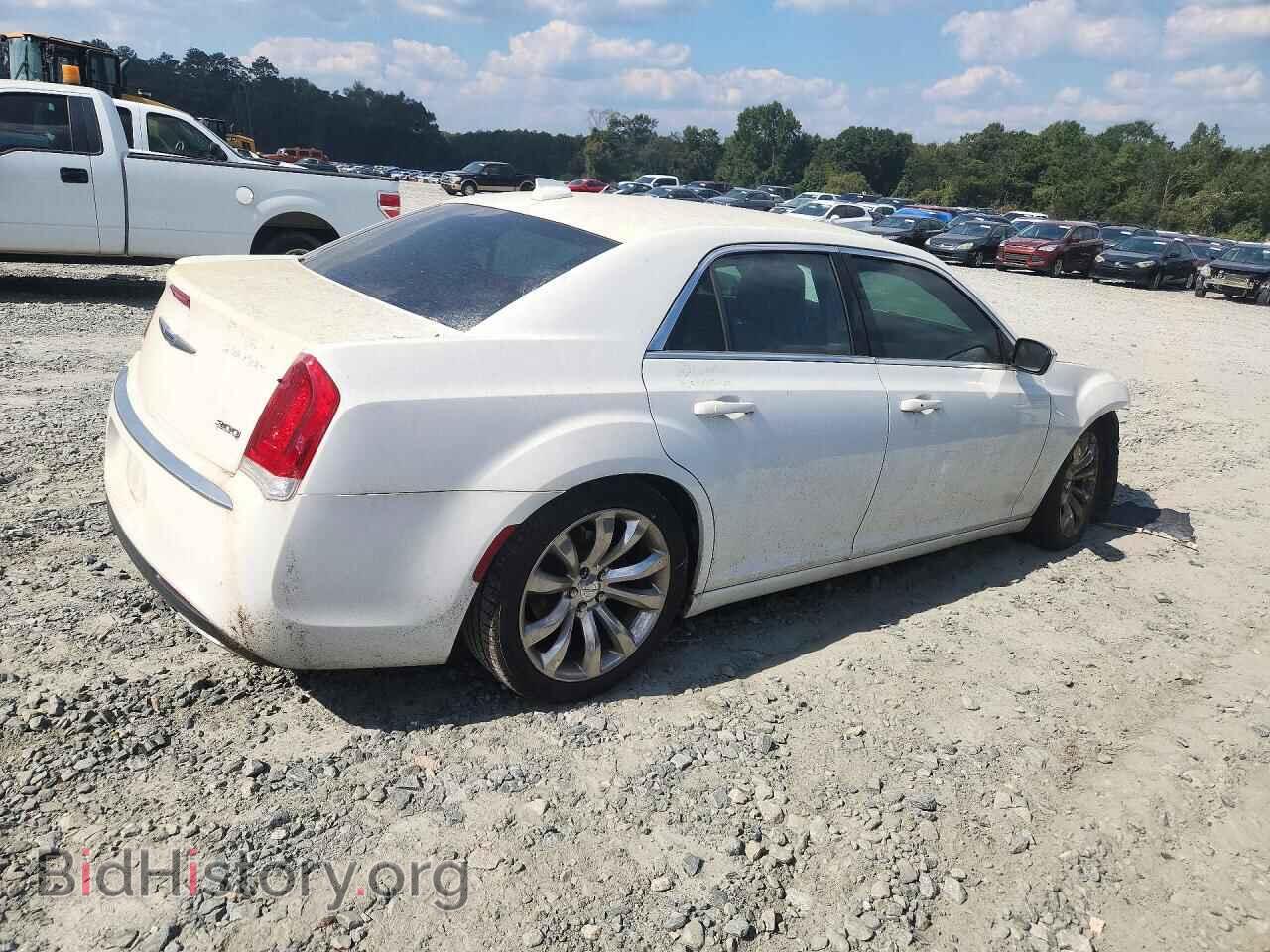 2019 CHRYSLER 300 - VIN: 2C3CCAAG2KH590002 - Фото 3