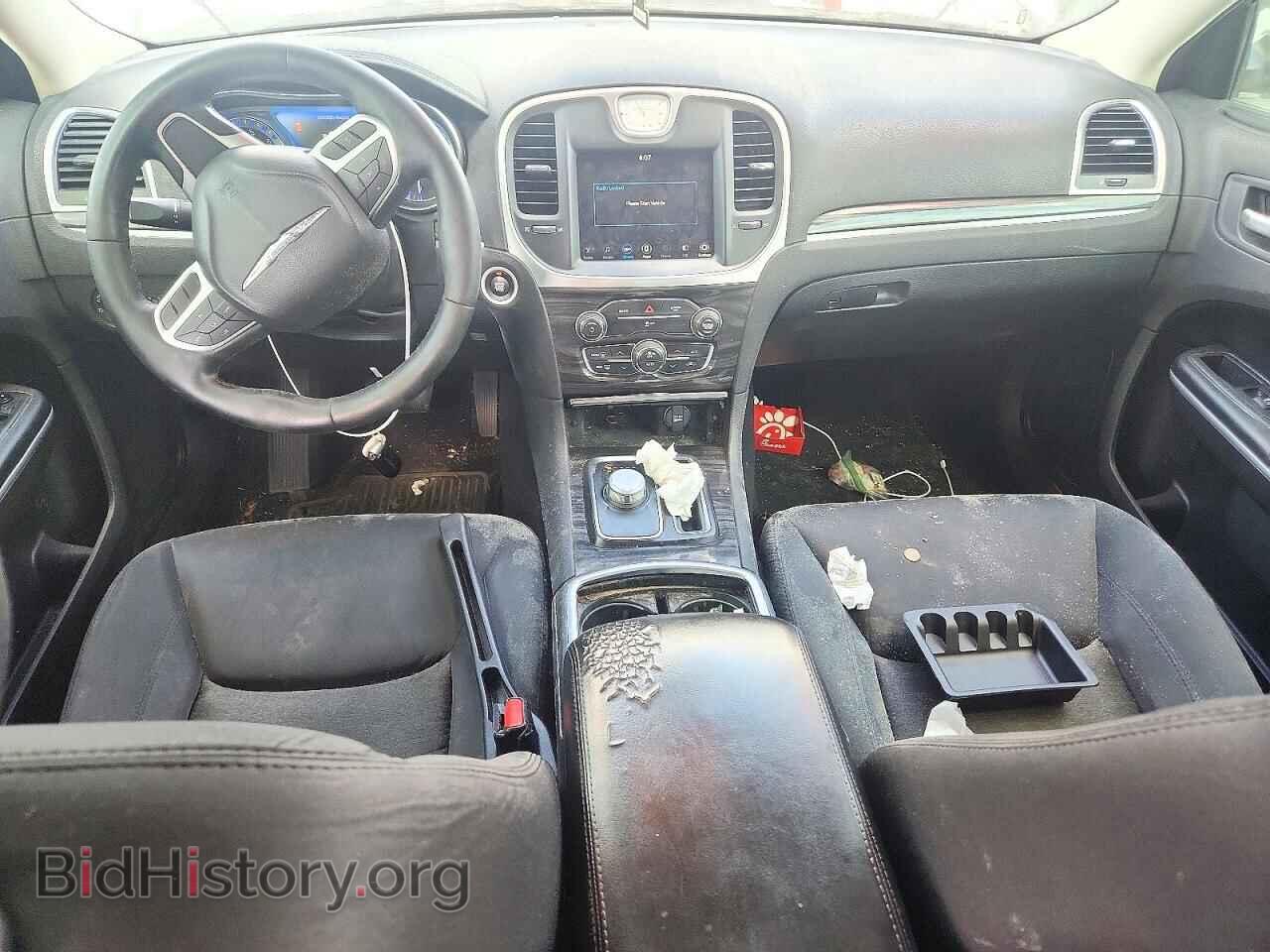 2019 CHRYSLER 300 - VIN: 2C3CCAAG2KH590002 - Фото 8