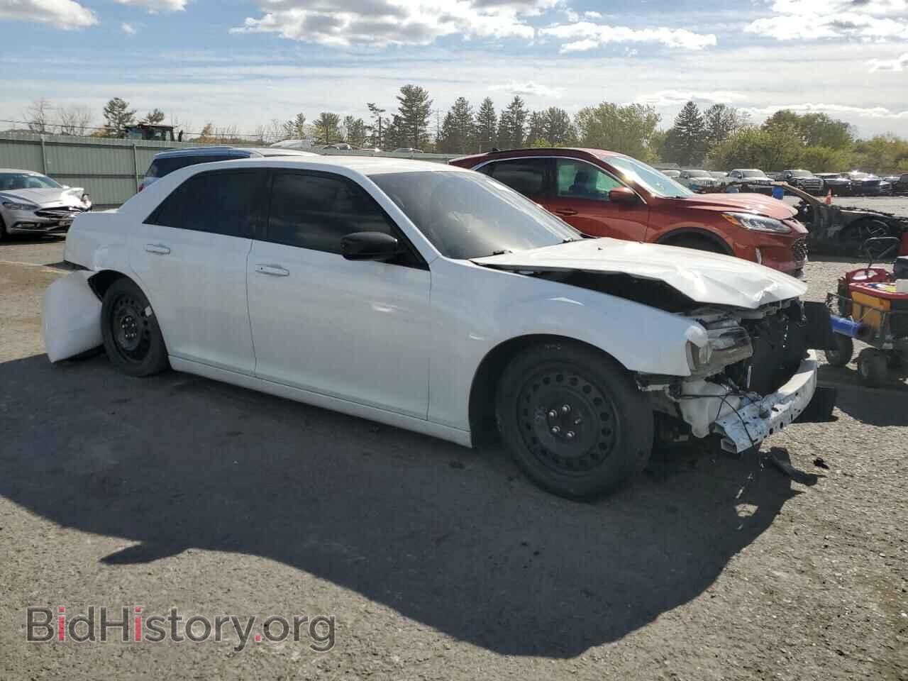 2019 CHRYSLER 300 - VIN: 2C3CCAAG2KH682887 - Фото 4