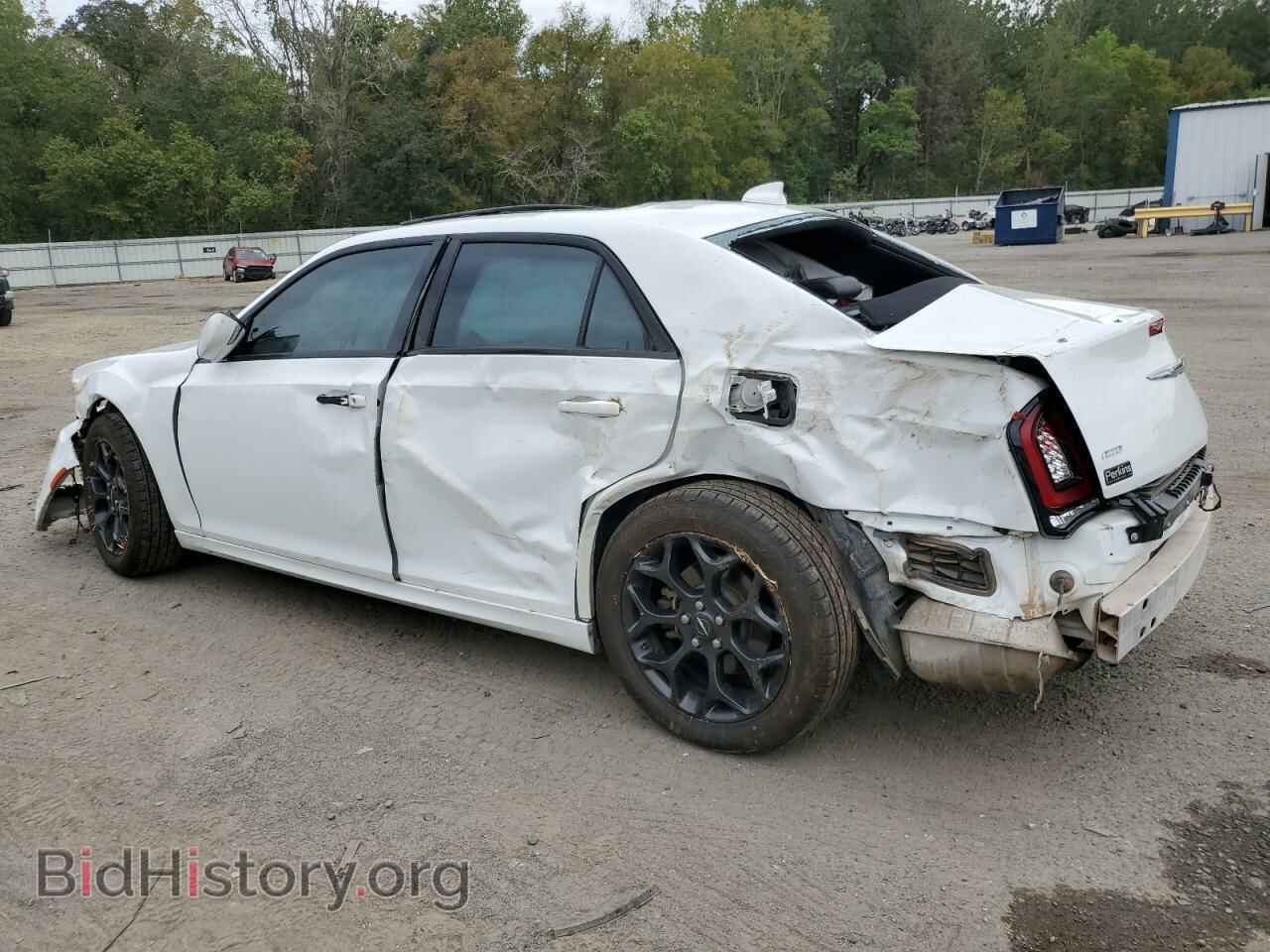 2019 CHRYSLER 300 - VIN: 2C3CCAGG0KH679476 - Фото 2
