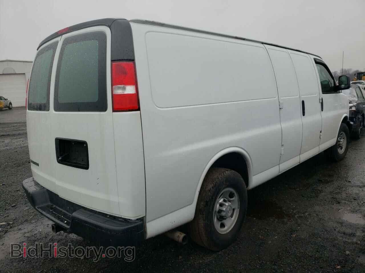 2018 CHEVROLET EXPRESS - VIN: 1GCWGBFP2J1266945 - Фото 3