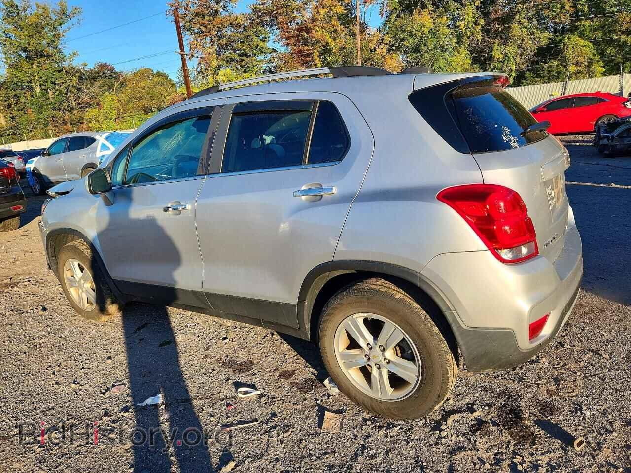 2018 Chevrolet TRAX (VIN KL7CJPSB4JB712435) — photo 2 of 13