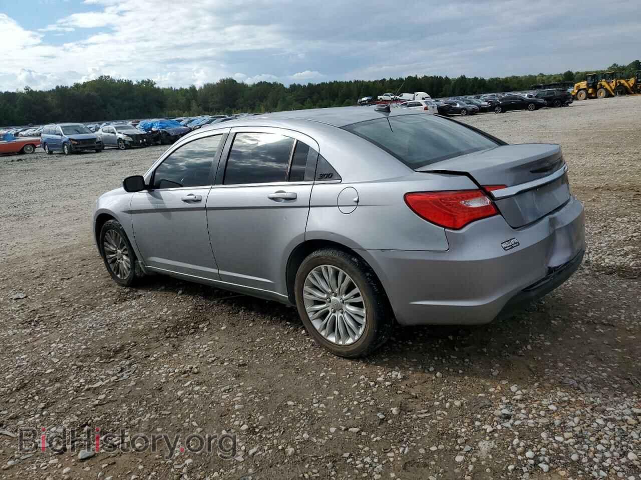 2013 CHRYSLER 200 - VIN: 1C3CCBAB7DN671419 - Фото 2
