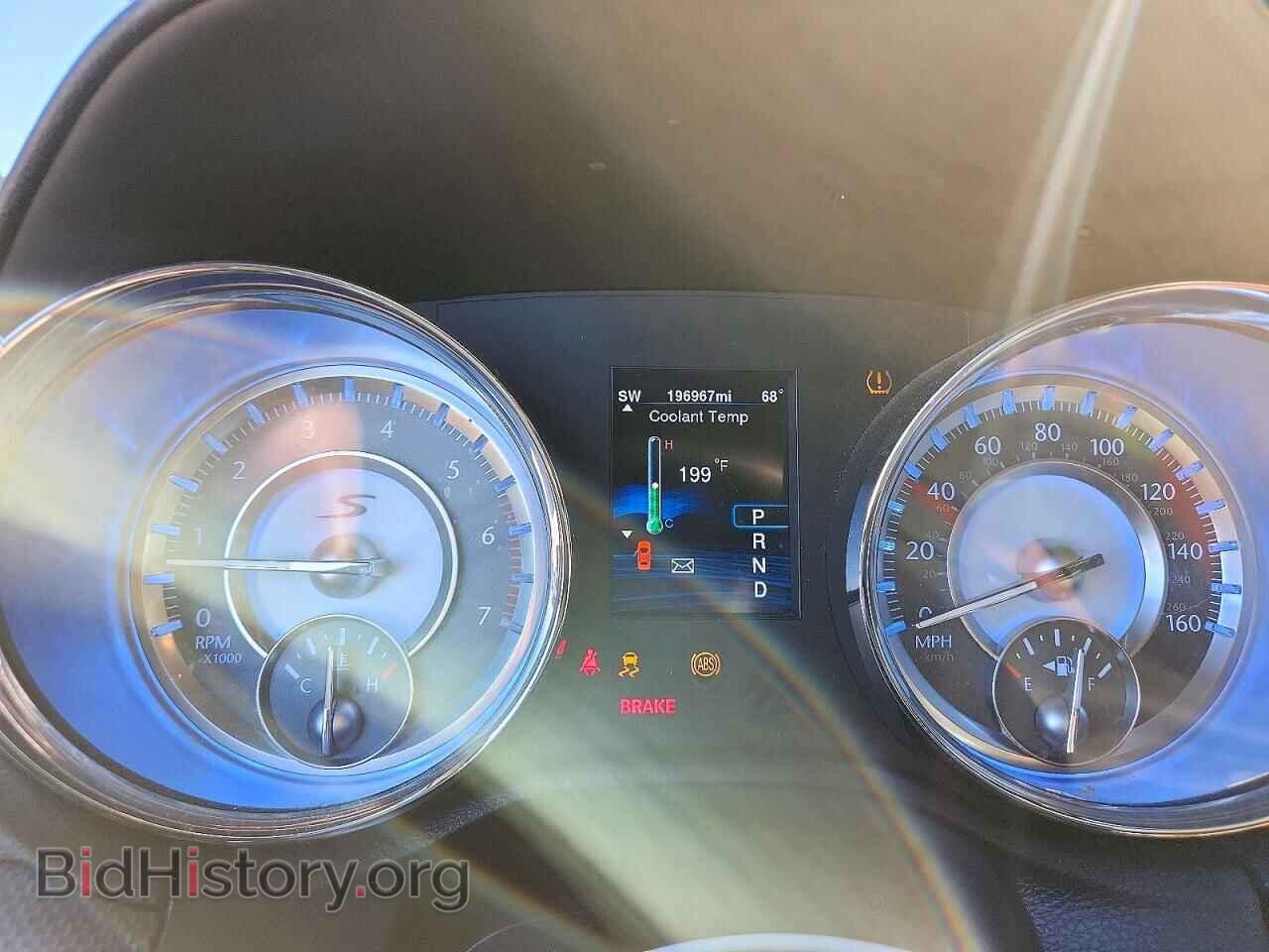 2013 Chrysler 300 (VIN 2C3CCABT0DH690324) — photo 9 of 12