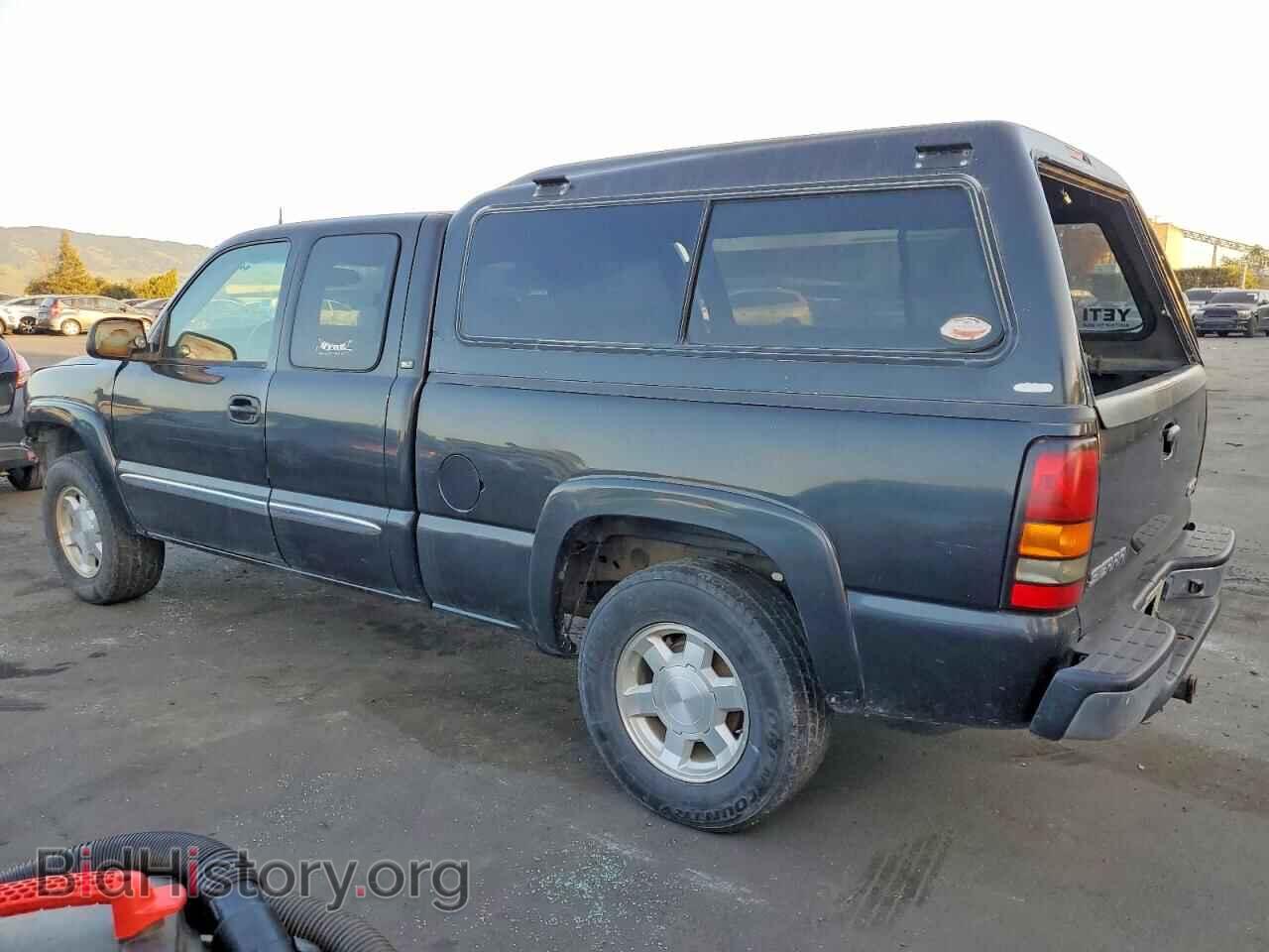 2005 GMC SIERRA - VIN: 1GTEK19B85E105132 - Фото 2