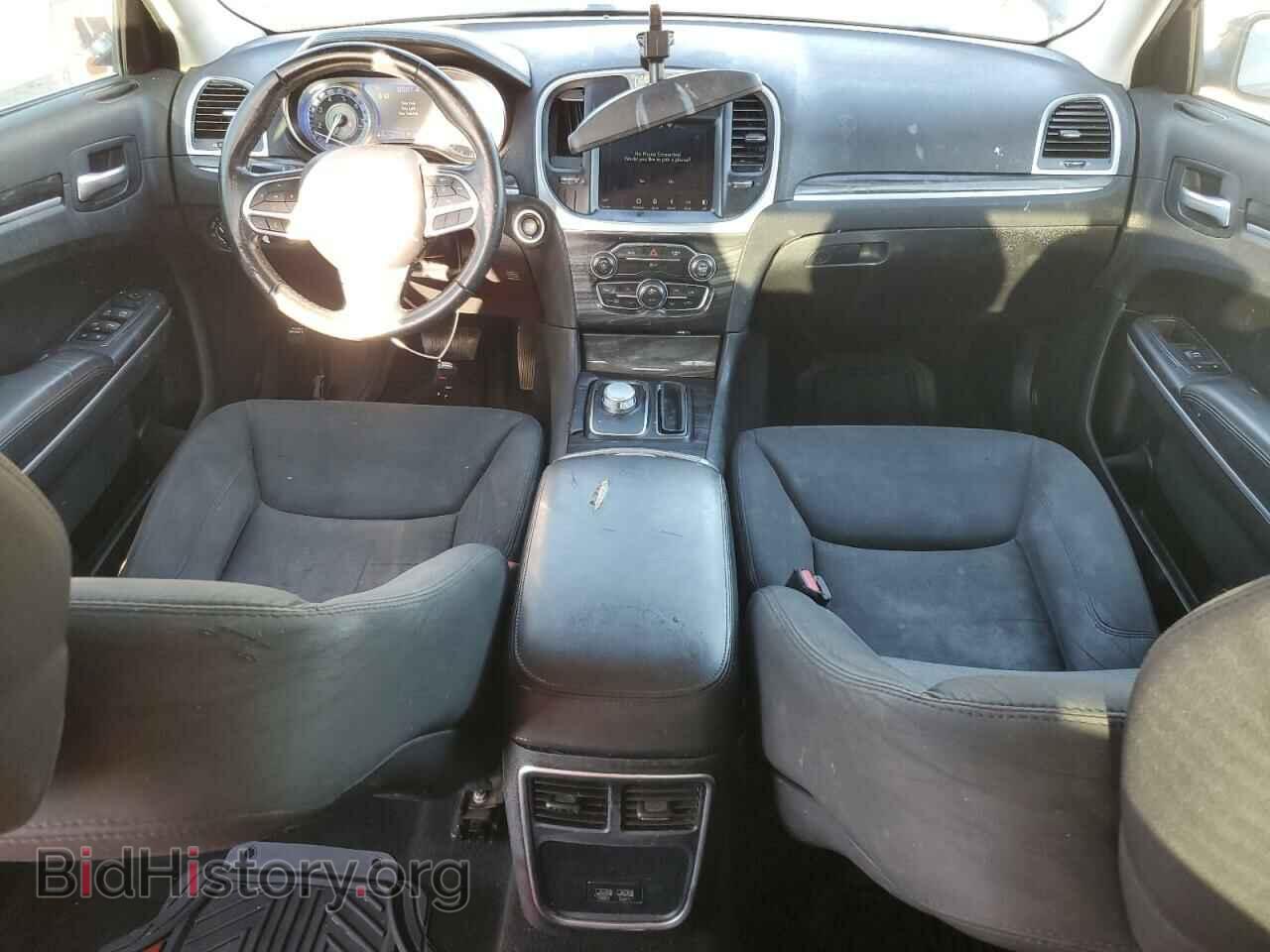 2019 CHRYSLER 300 - VIN: 2C3CCAAG4KH654539 - Фото 8