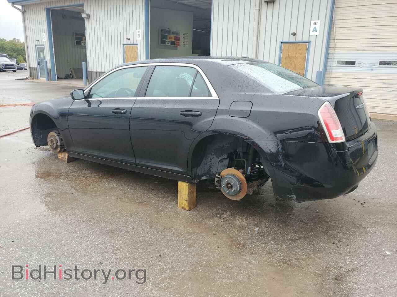 2013 CHRYSLER 300 - VIN: 2C3CCABG7DH519864 - Фото 2