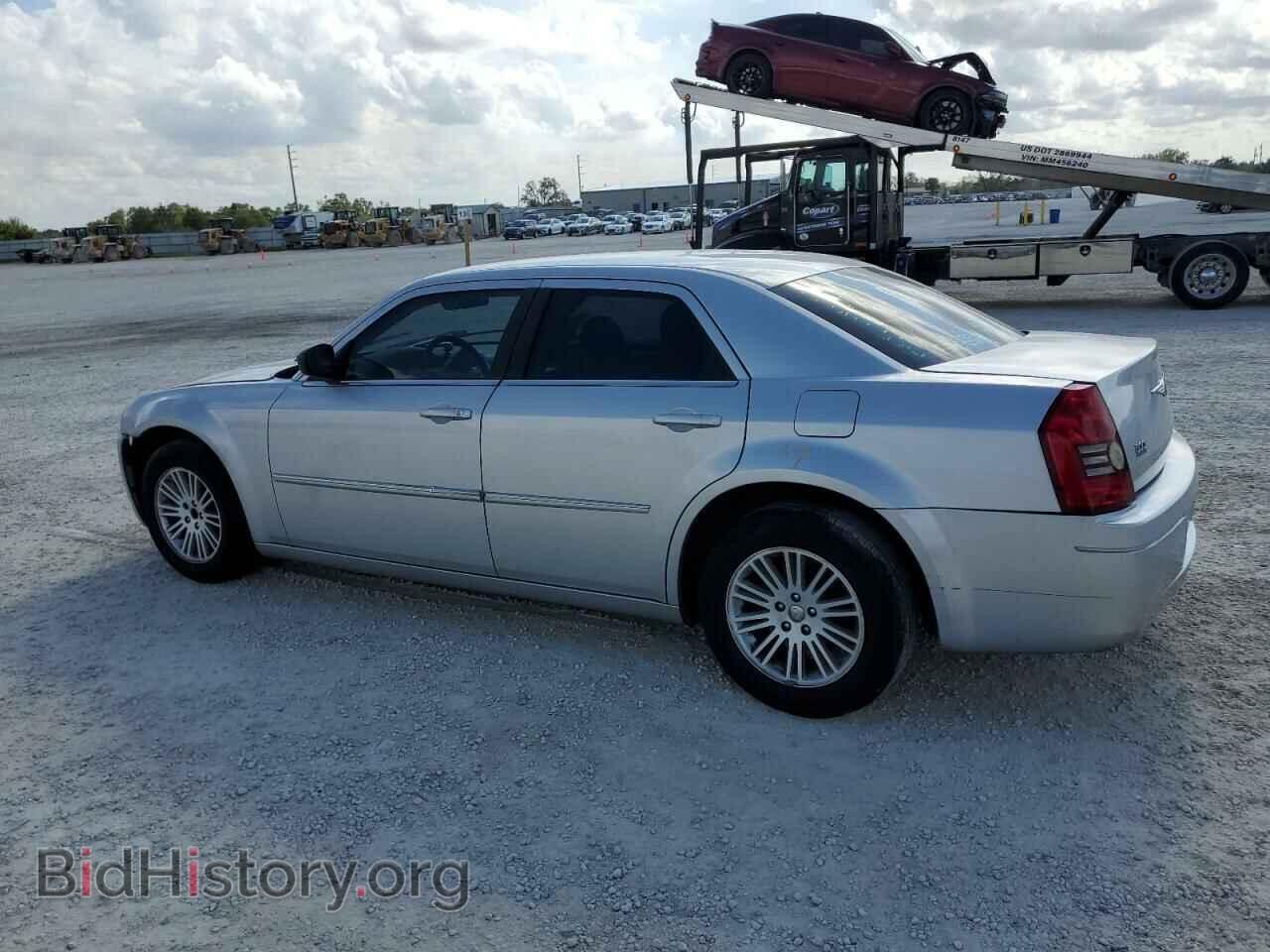 2009 CHRYSLER 300 - VIN: 2C3KA43D79H614505 - Фото 2