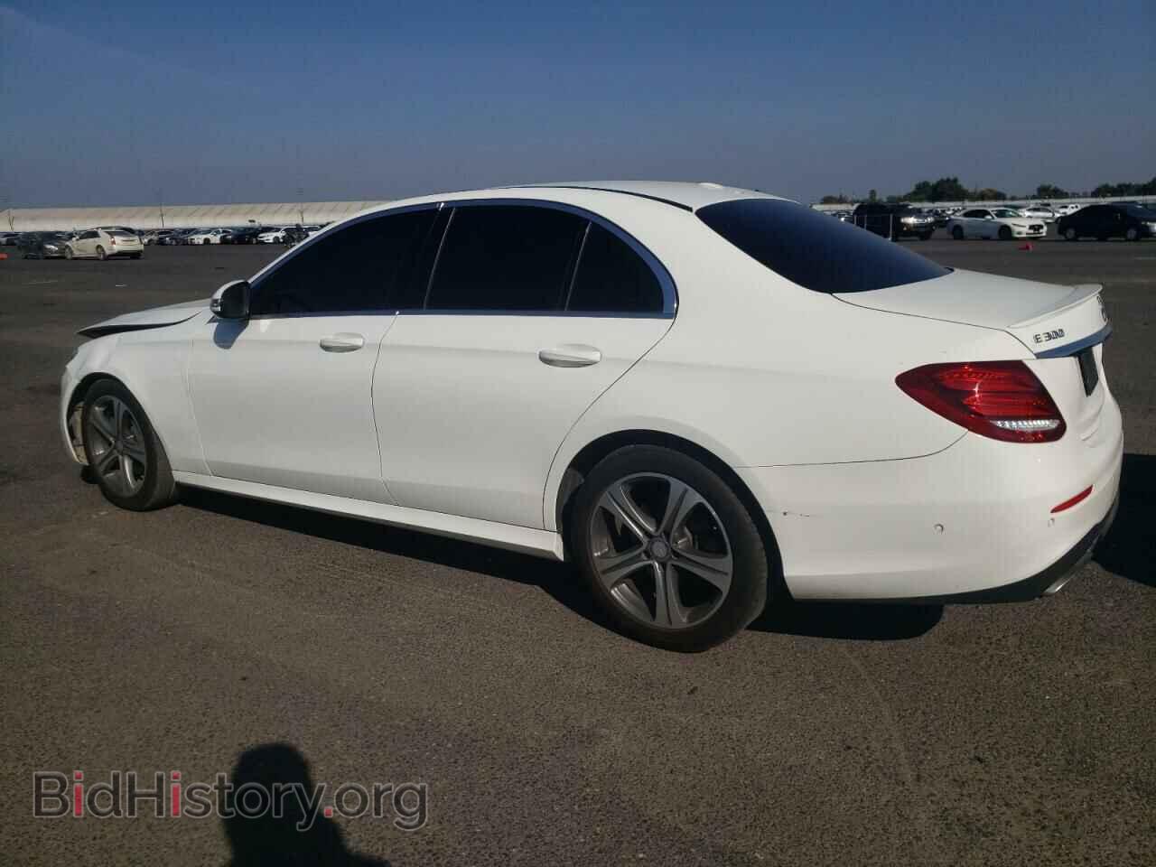2017 MERCEDES-BENZ E-CLASS - VIN: WDDZF4JB0HA093563 - Фото 2
