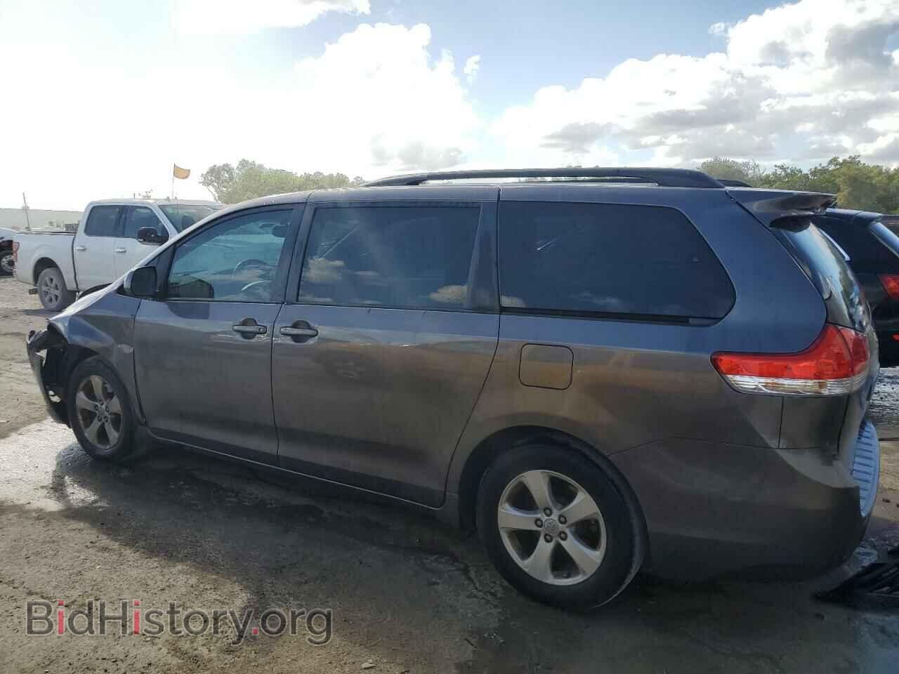 2011 TOYOTA All Models - VIN: 5TDKK3DC0BS136752 - Фото 2