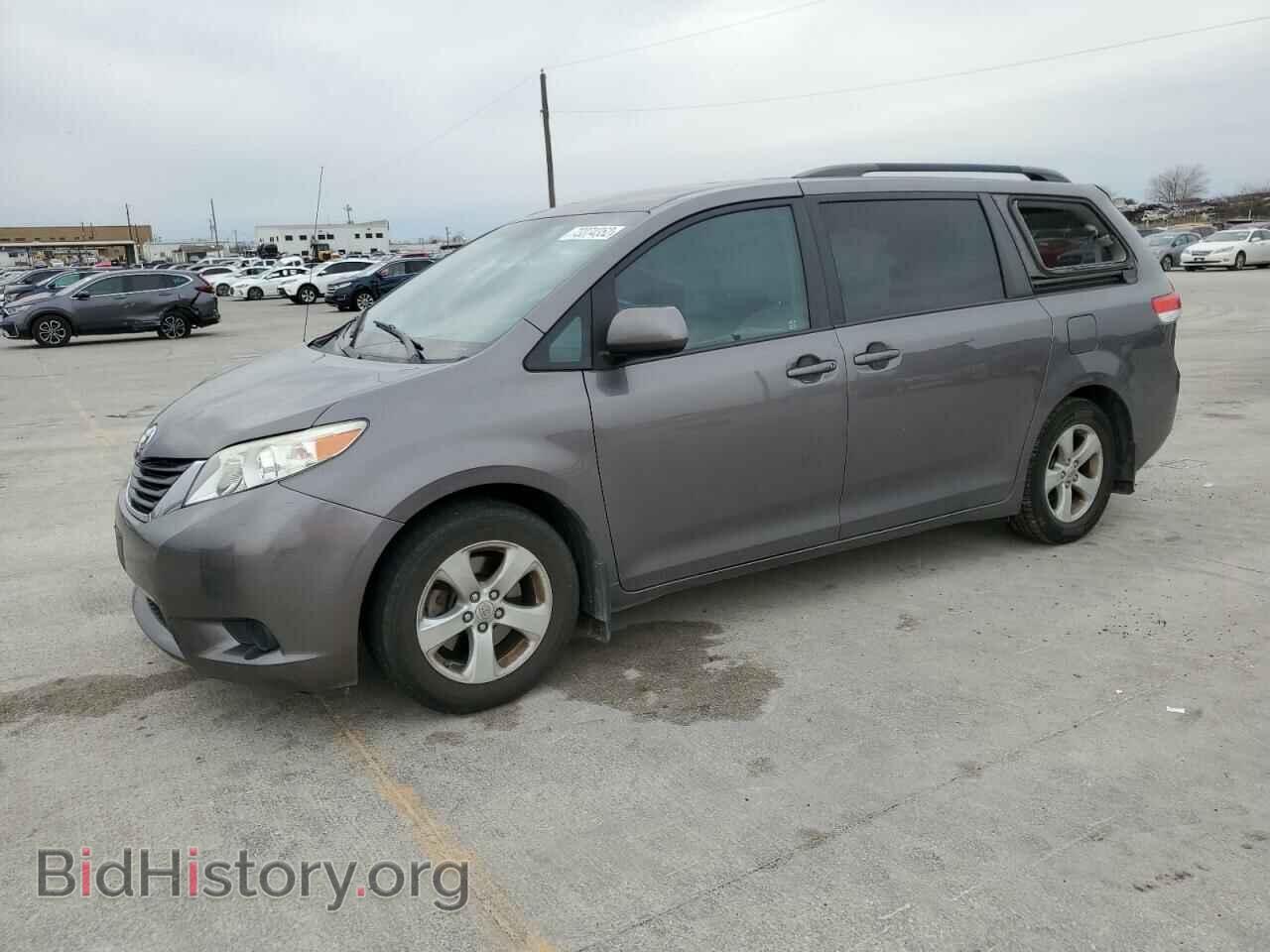 Photo 5TDKK3DC2BS078742 - TOYOTA SIENNA 2011