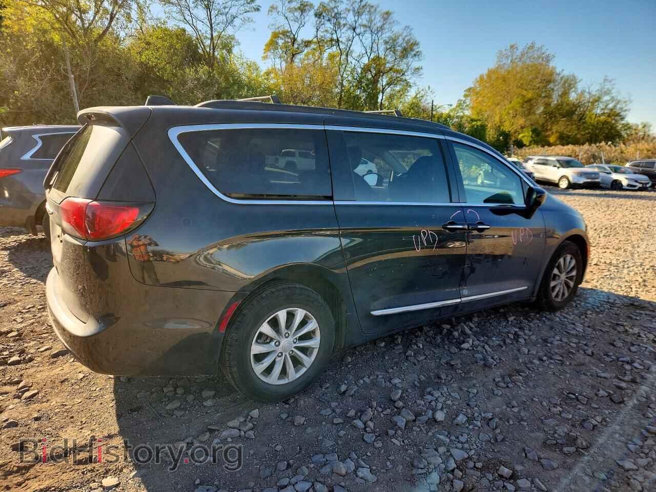 2017 Chrysler PACIFICA (VIN 2C4RC1BG7HR532782) — фото 3 из 13