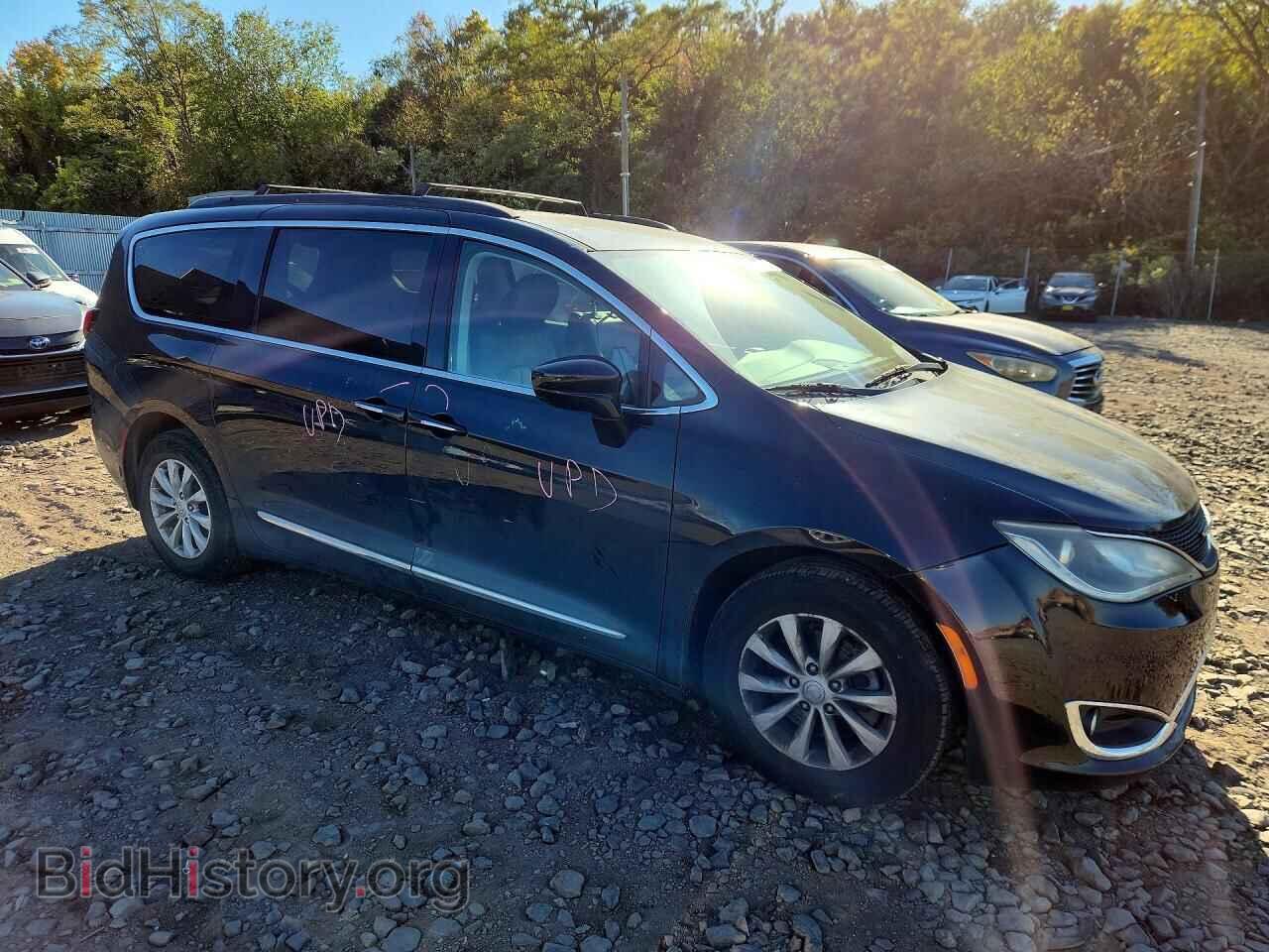 2017 Chrysler PACIFICA (VIN 2C4RC1BG7HR532782) — фото 4 из 13